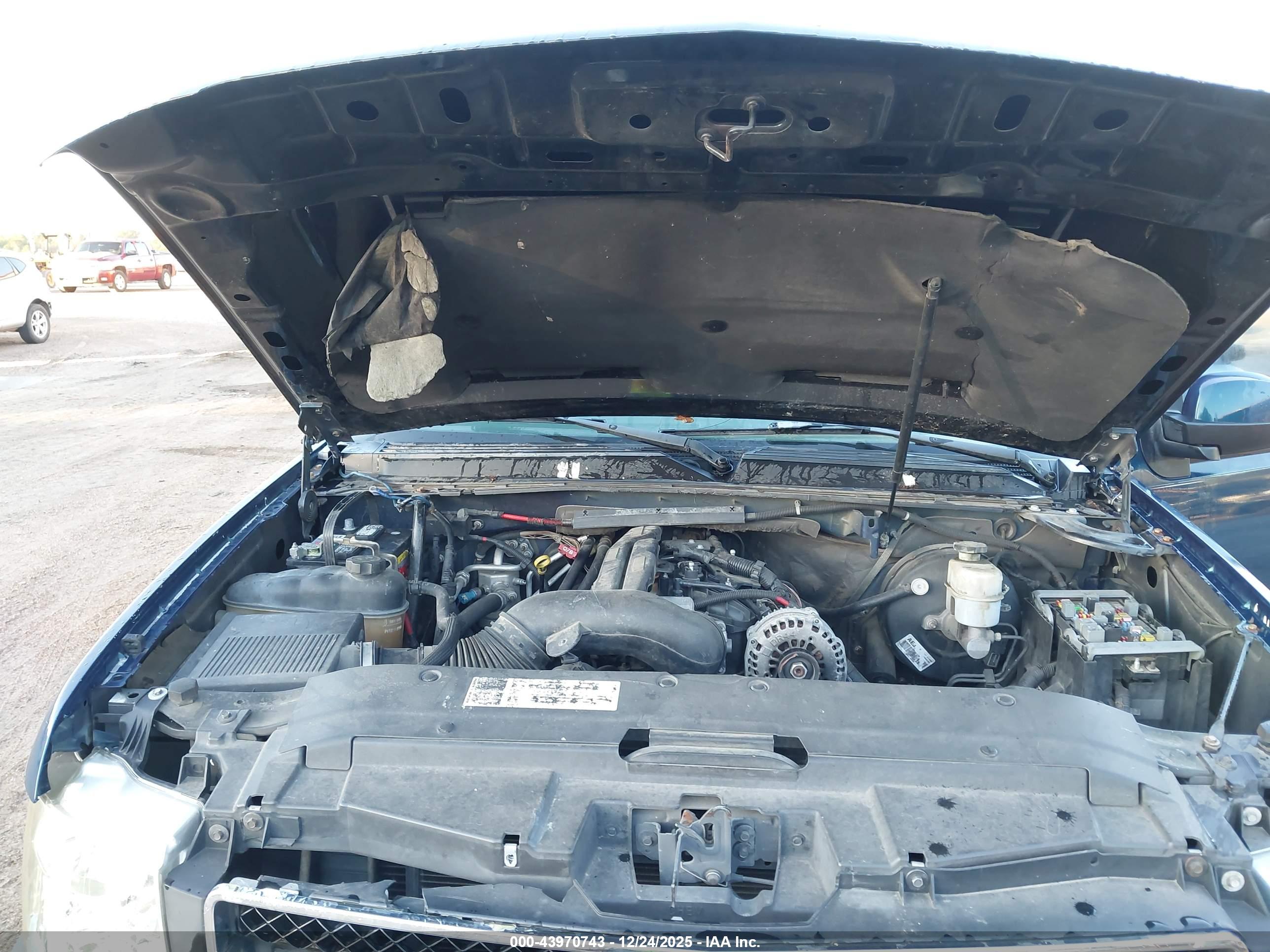 CHEVROLET TAHOE image 10