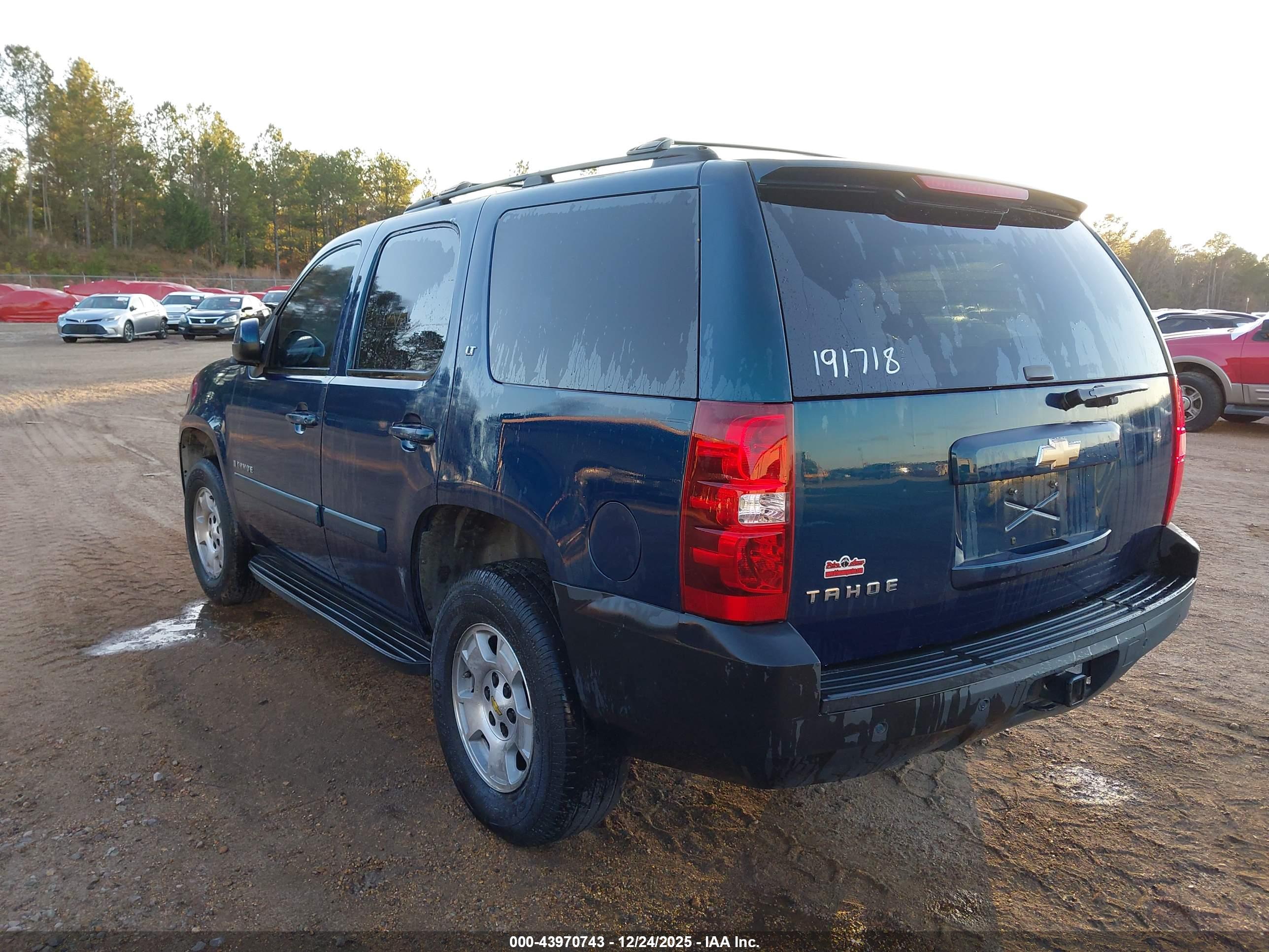 CHEVROLET TAHOE image 3