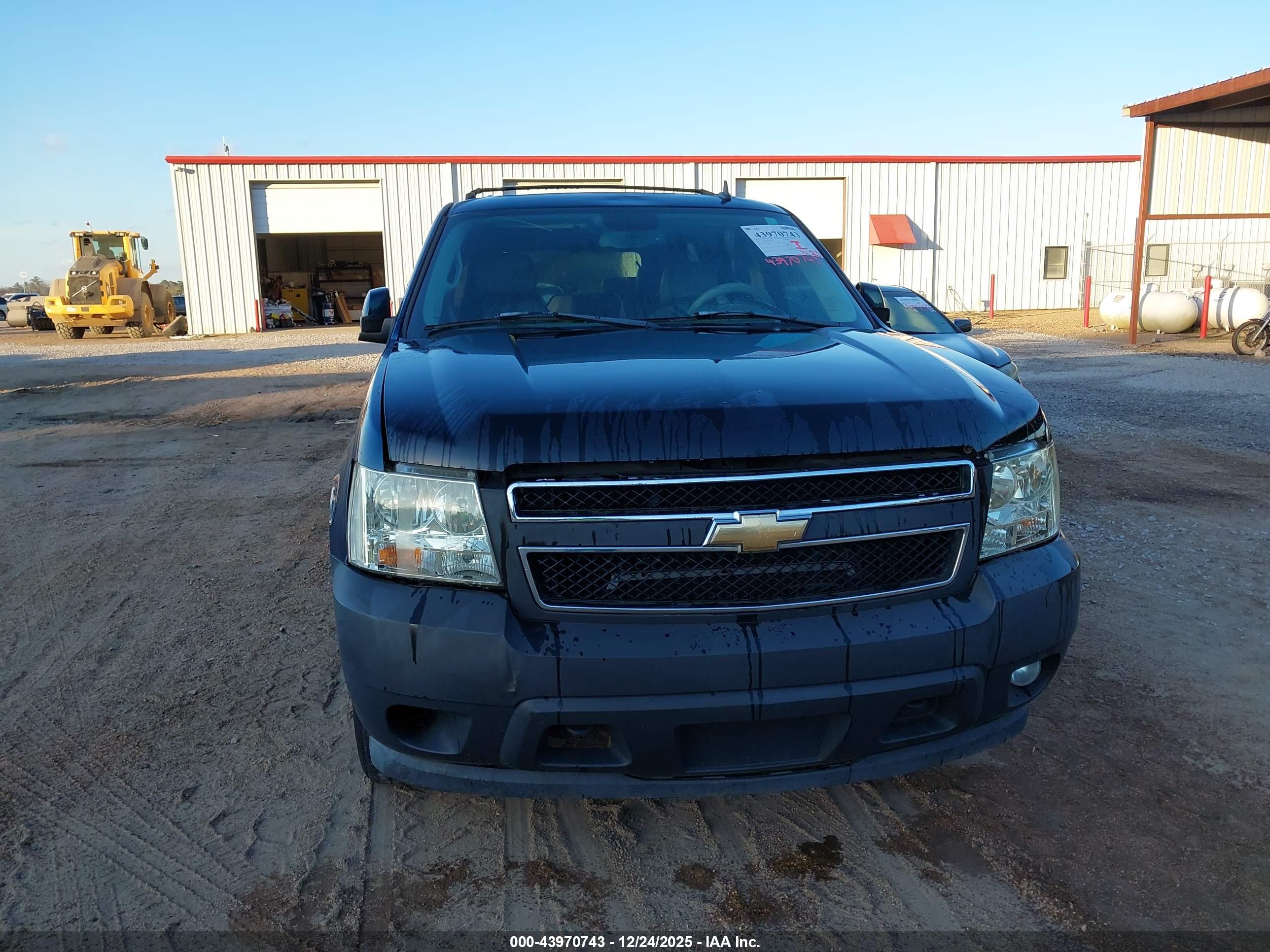 CHEVROLET TAHOE image 6