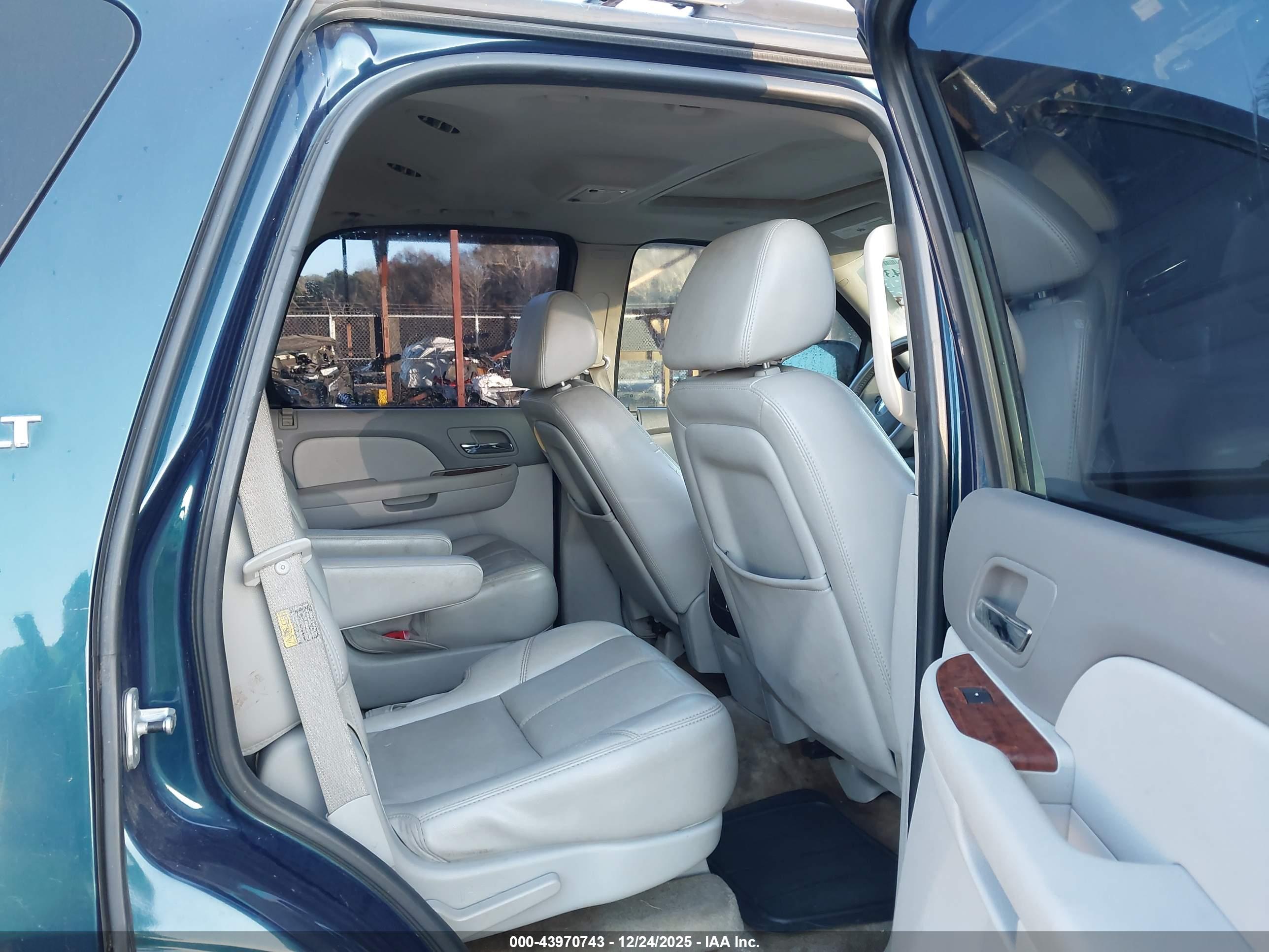 CHEVROLET TAHOE image 8
