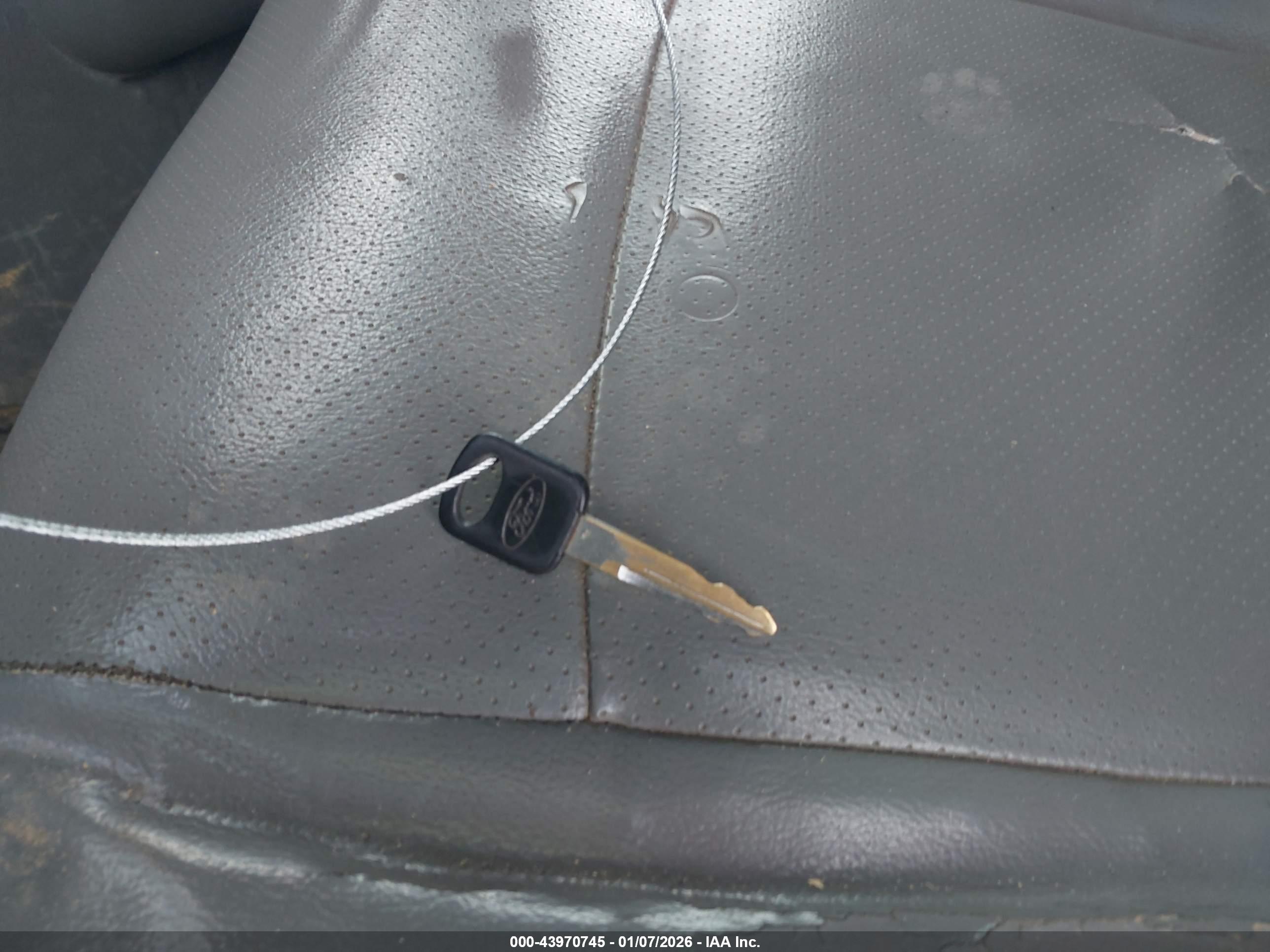 FORD E-250 image 11