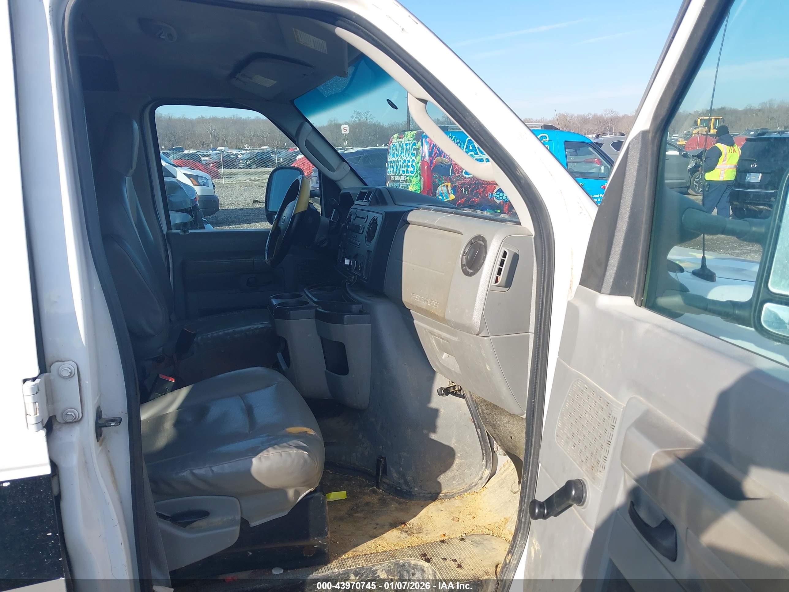FORD E-250 image 5