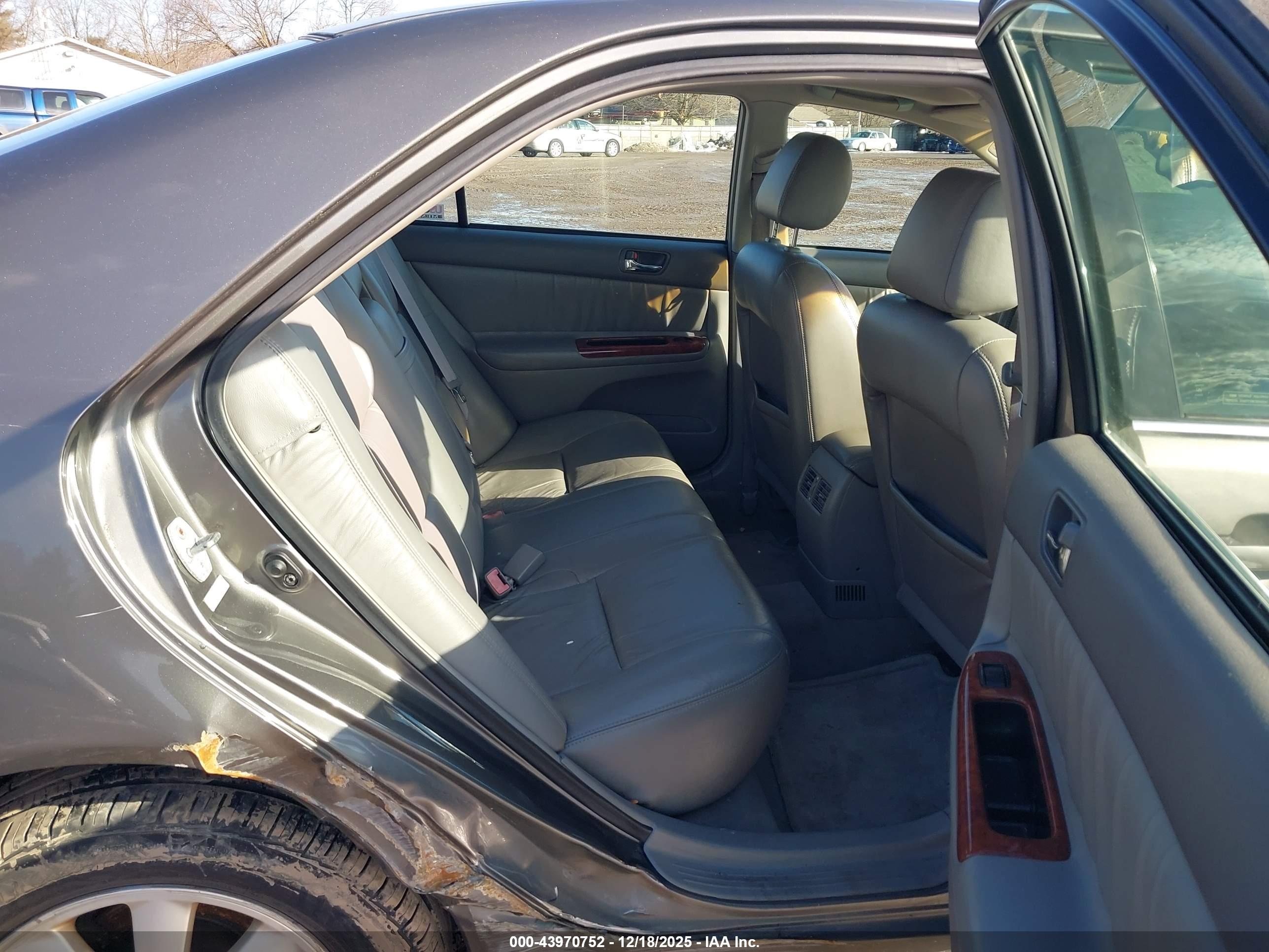 TOYOTA CAMRY image 8