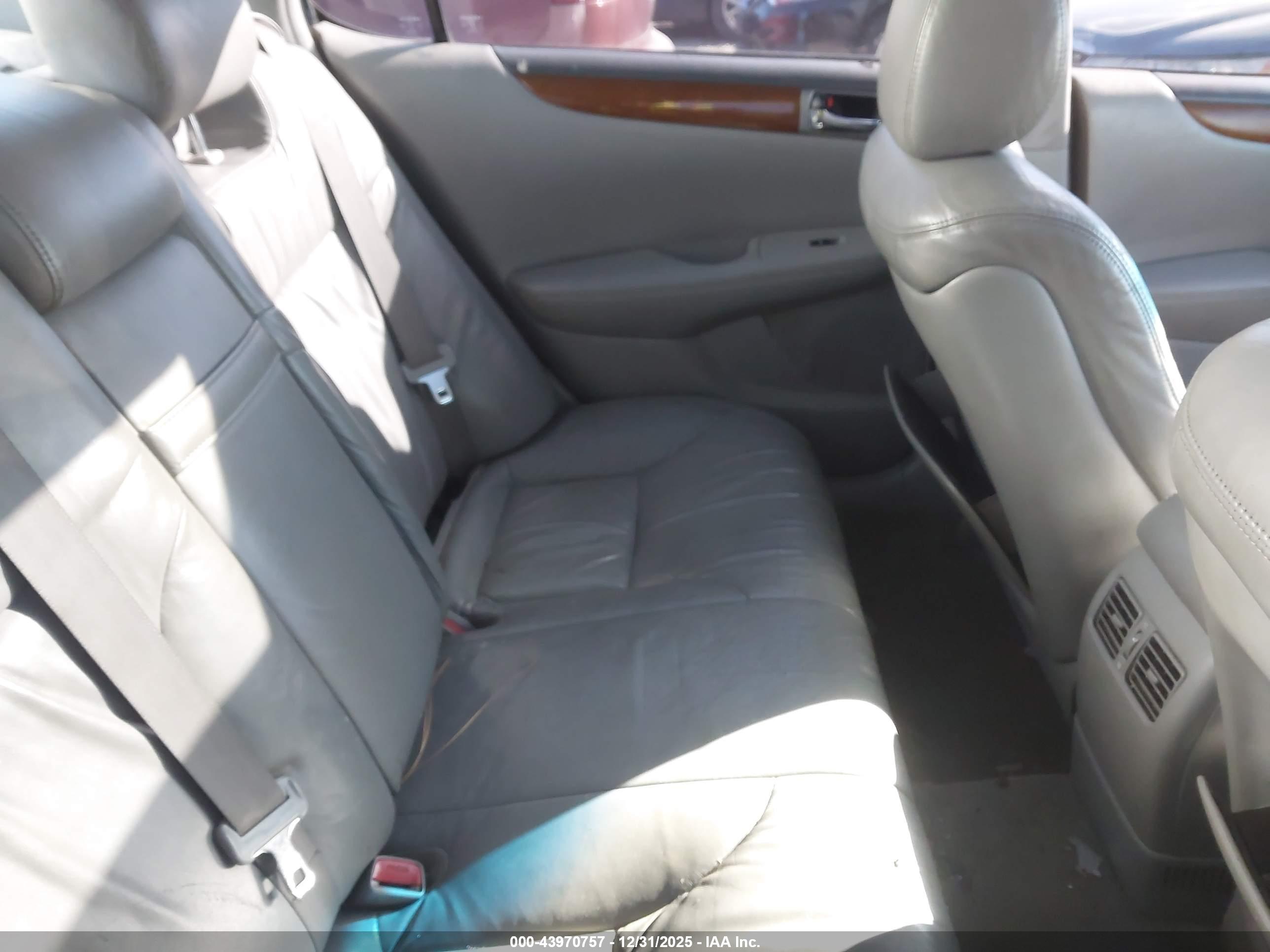 LEXUS ES image 8