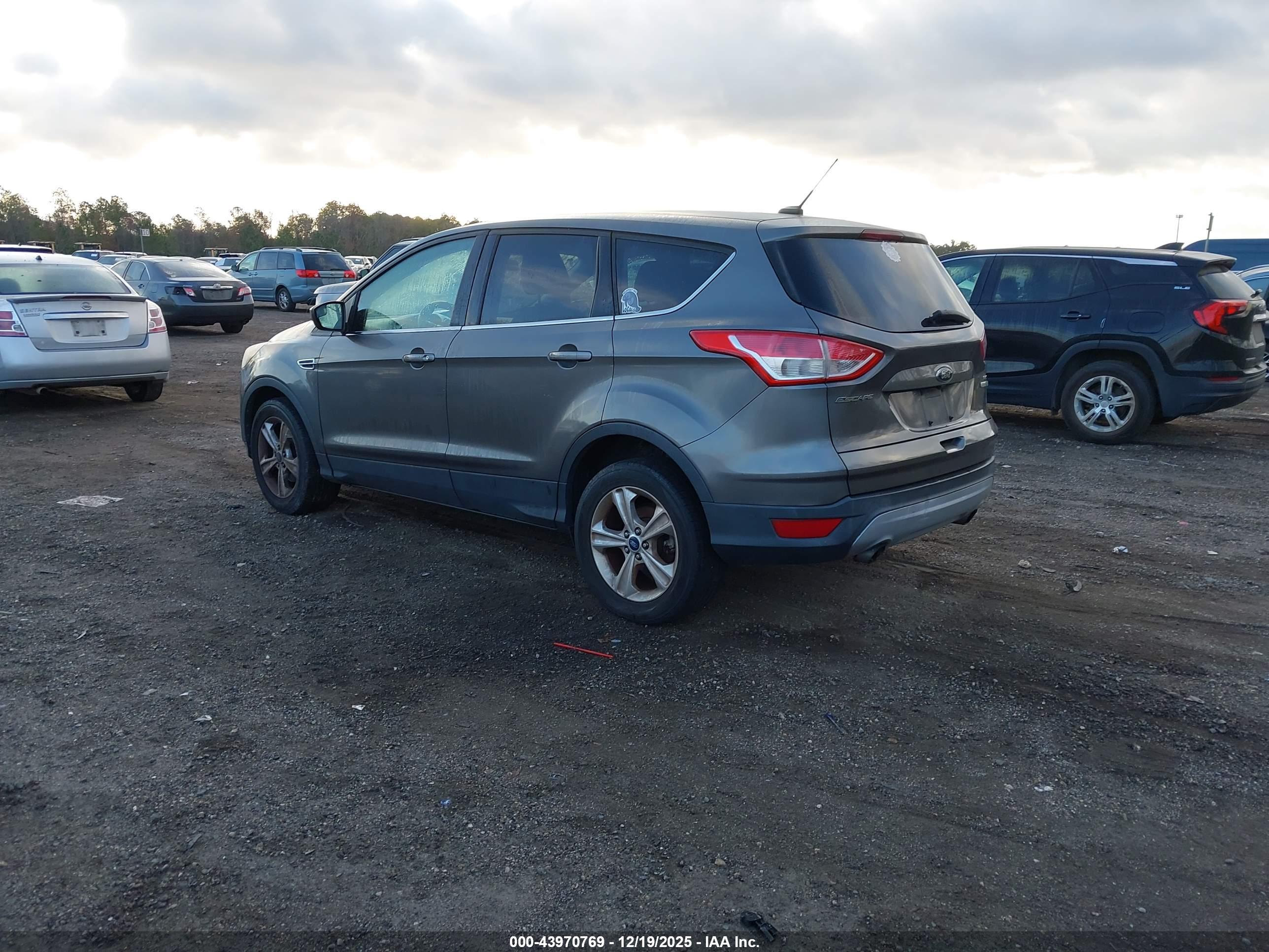 FORD ESCAPE image 3