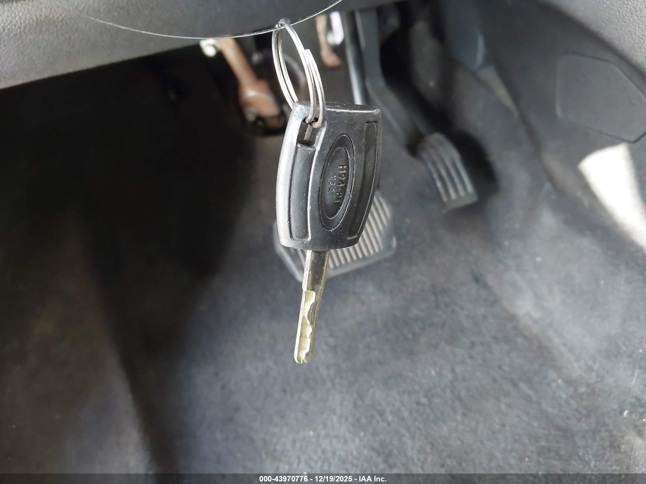FORD ESCAPE image 11