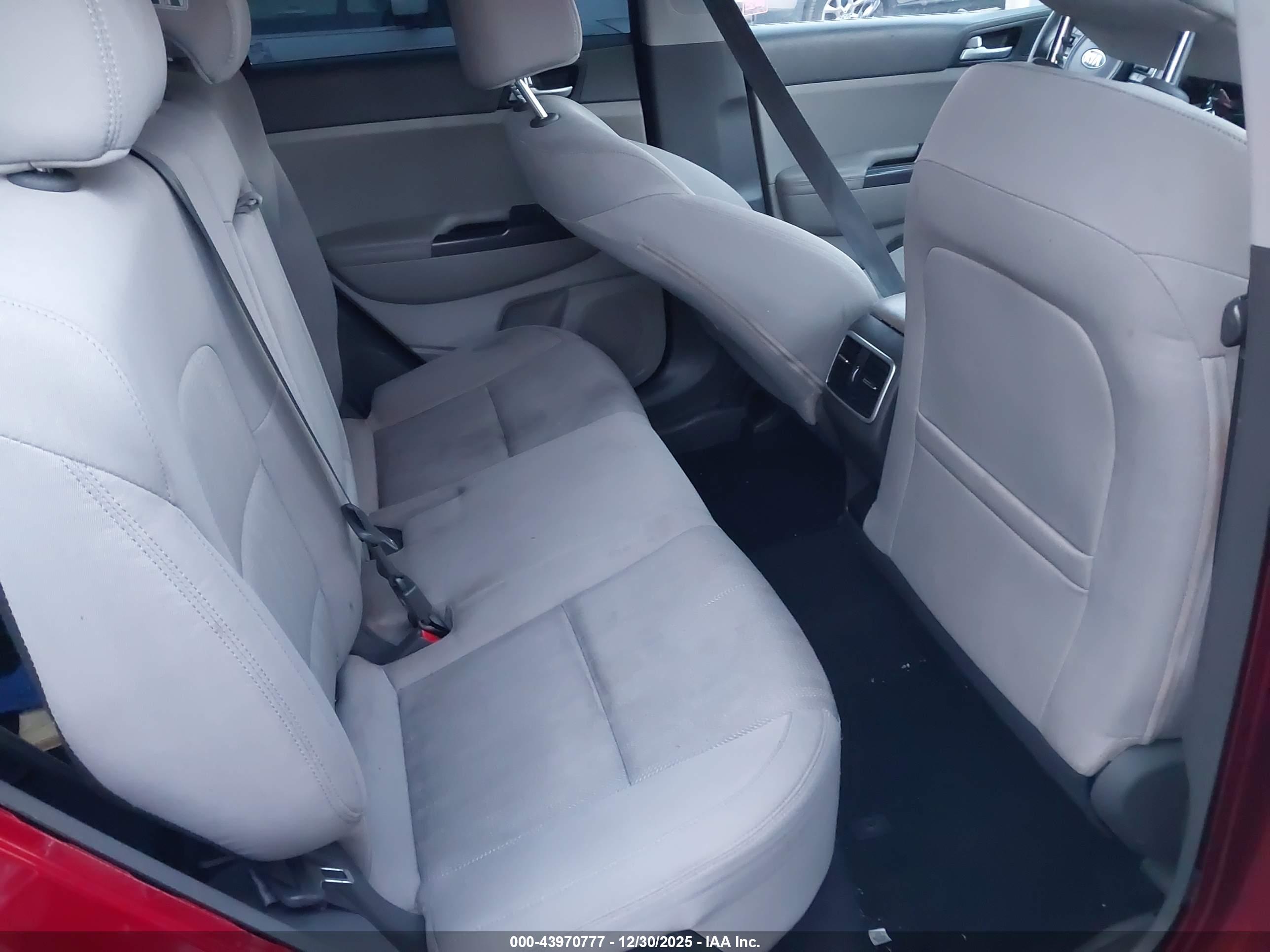 KIA SPORTAGE image 8