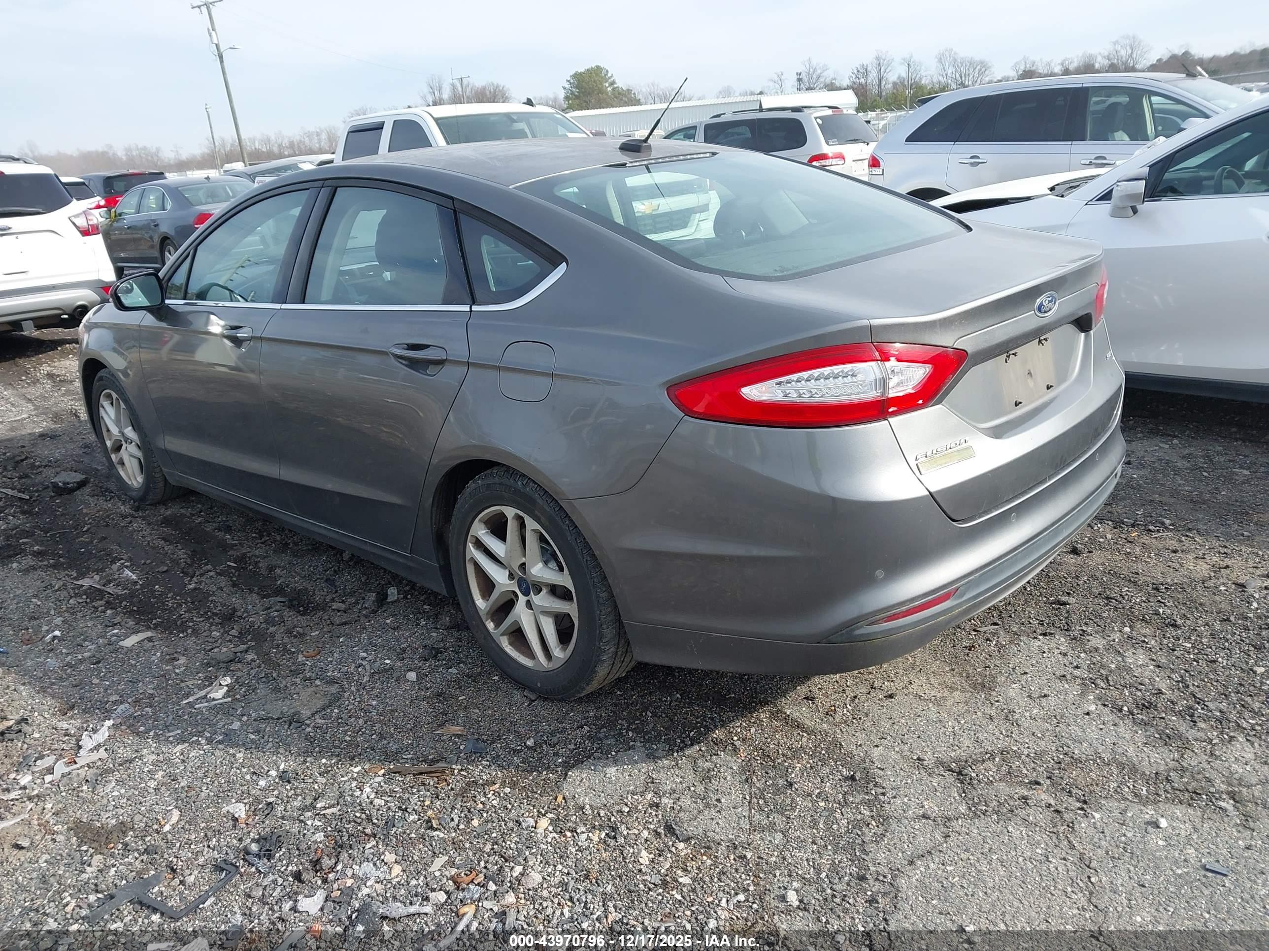 FORD FUSION image 3