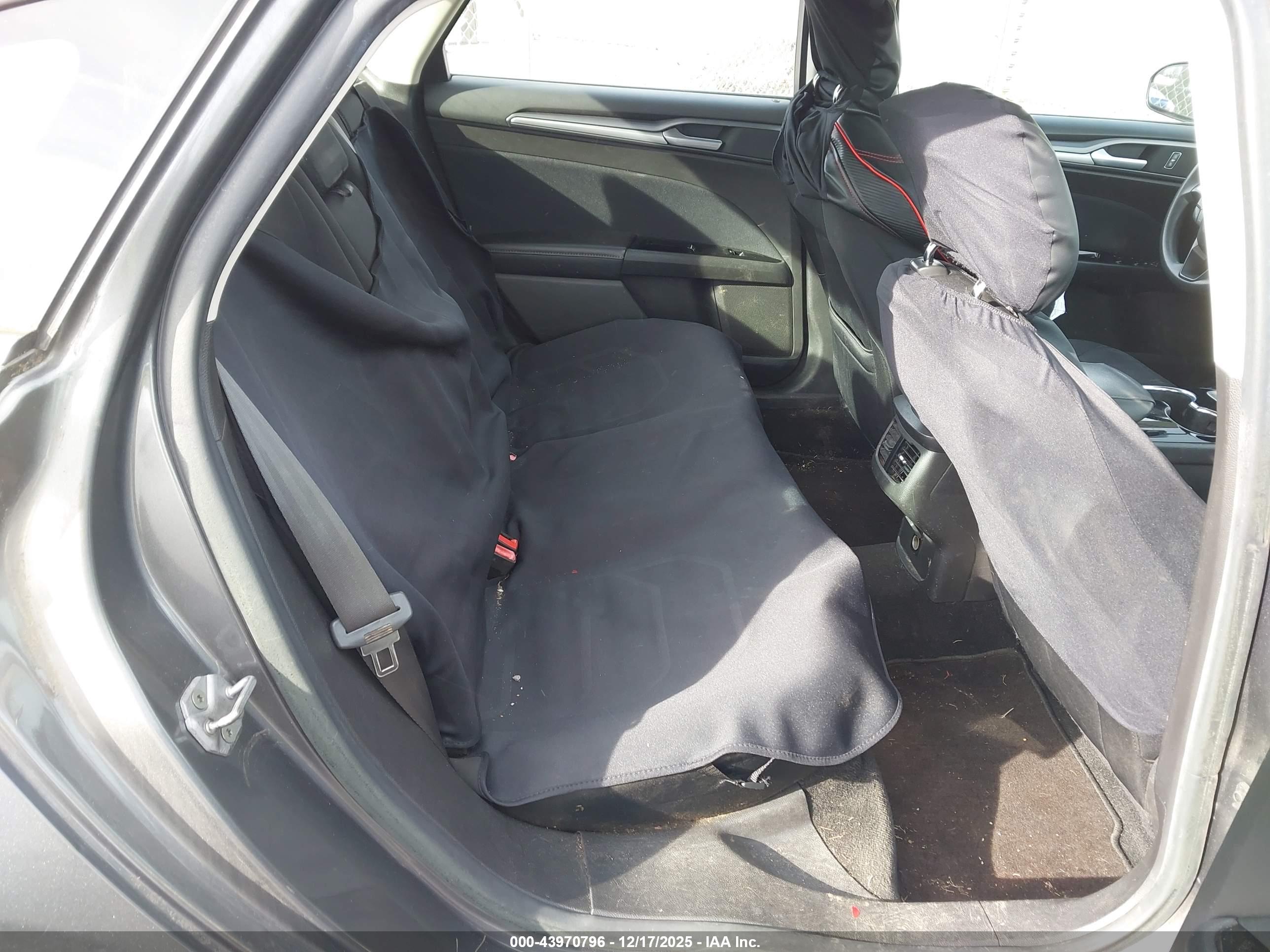 FORD FUSION image 8