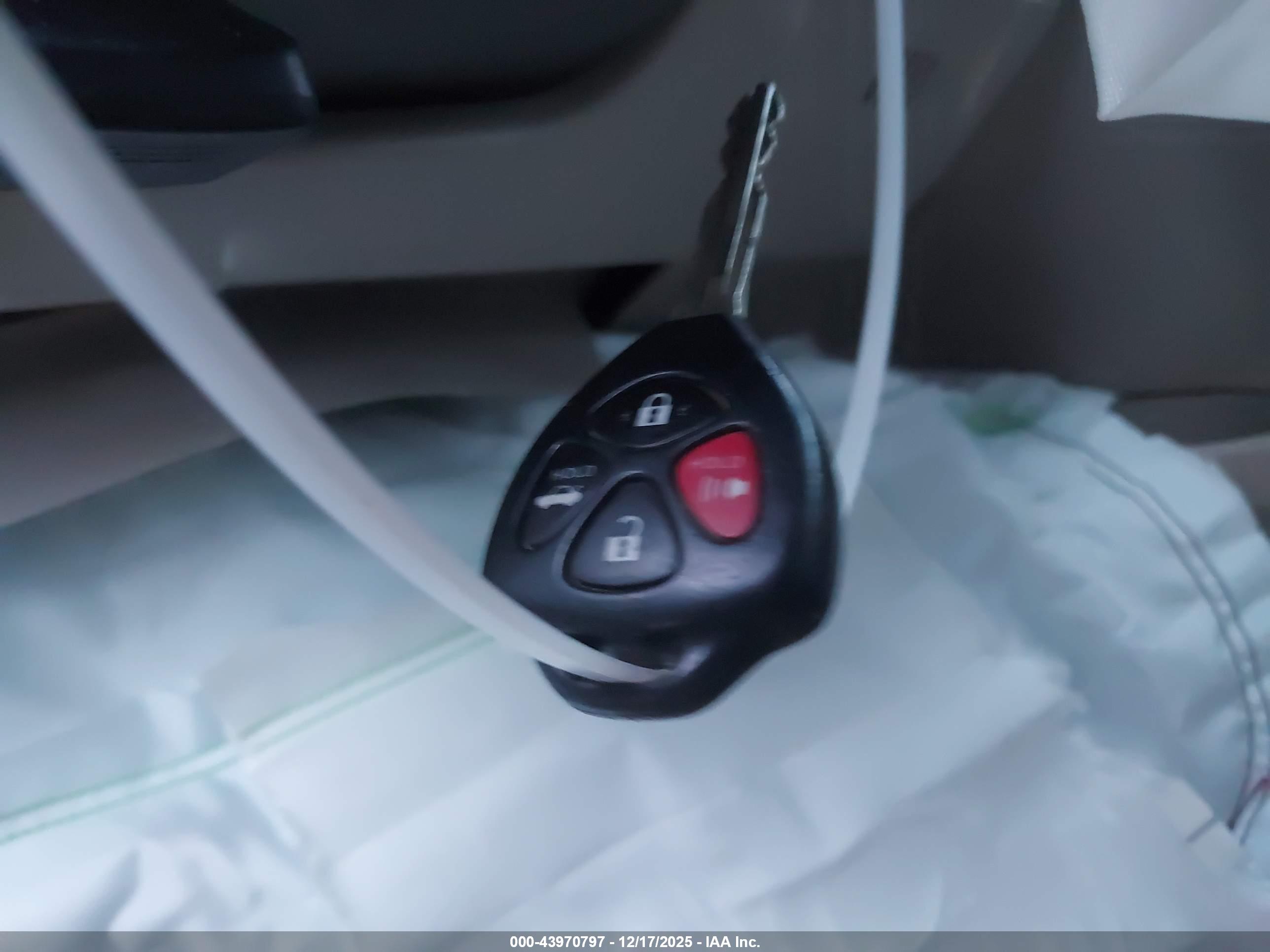 TOYOTA CAMRY image 11