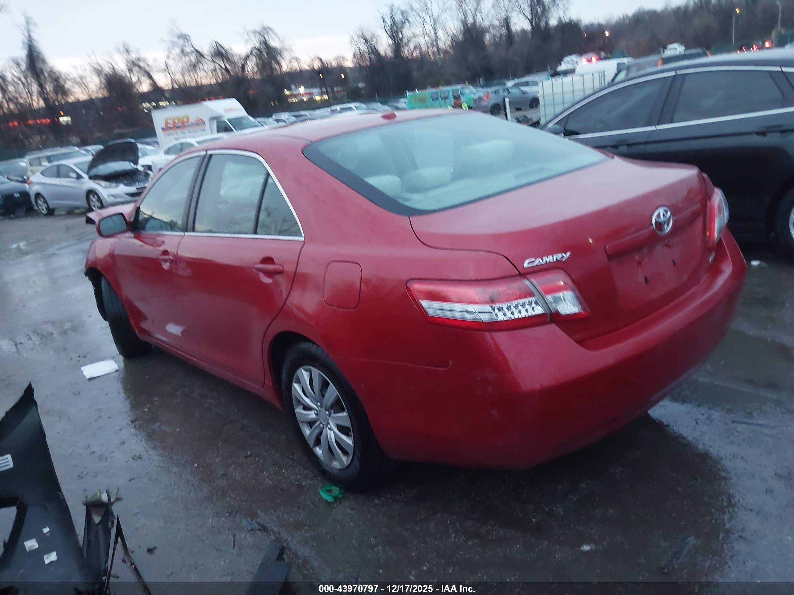 TOYOTA CAMRY image 3