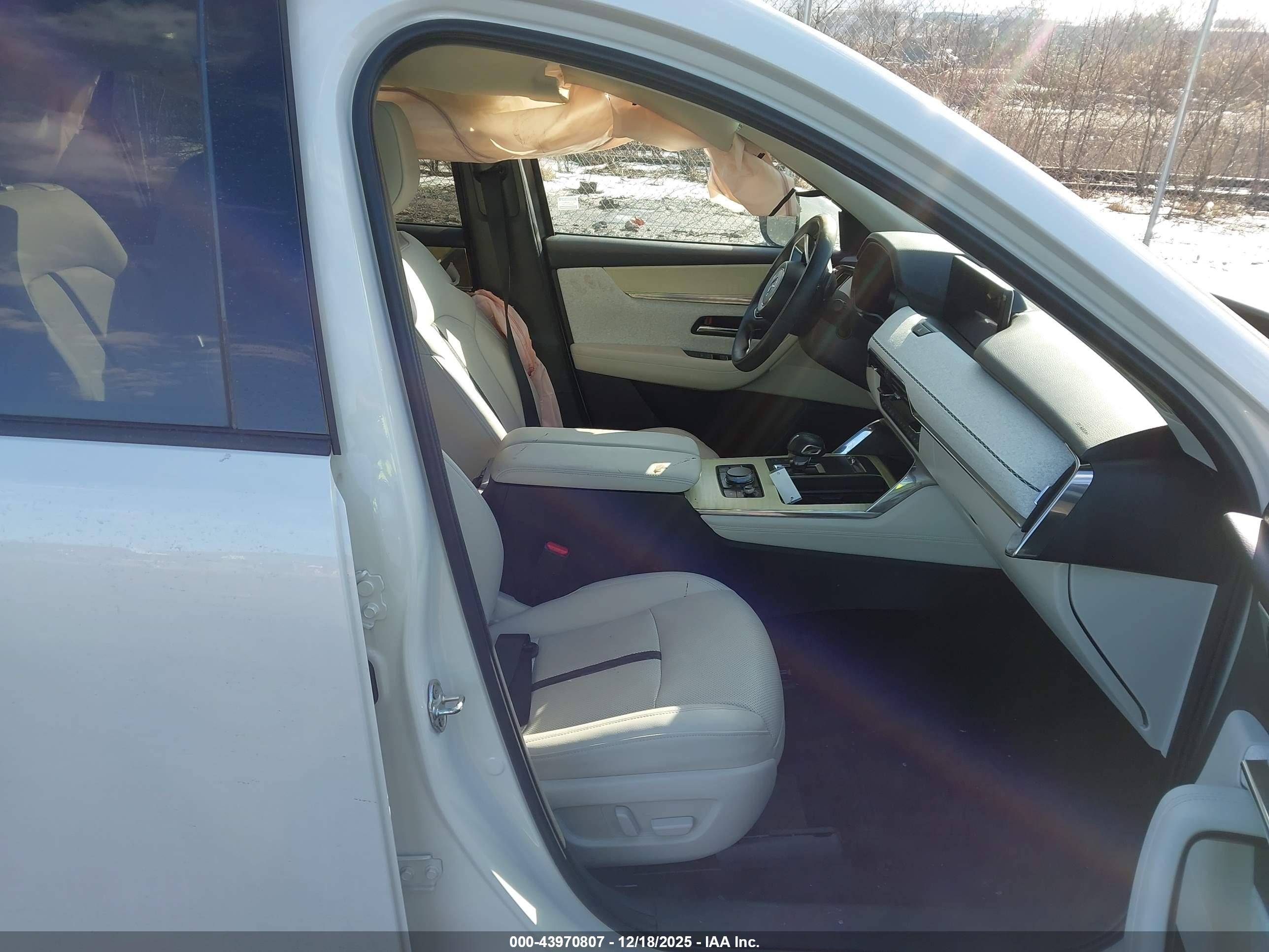 MAZDA CX-90 image 5