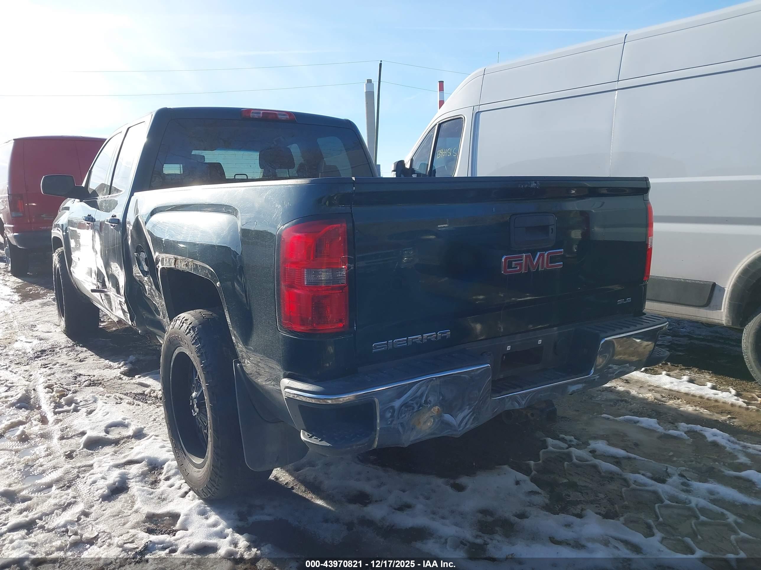 GMC SIERRA image 3