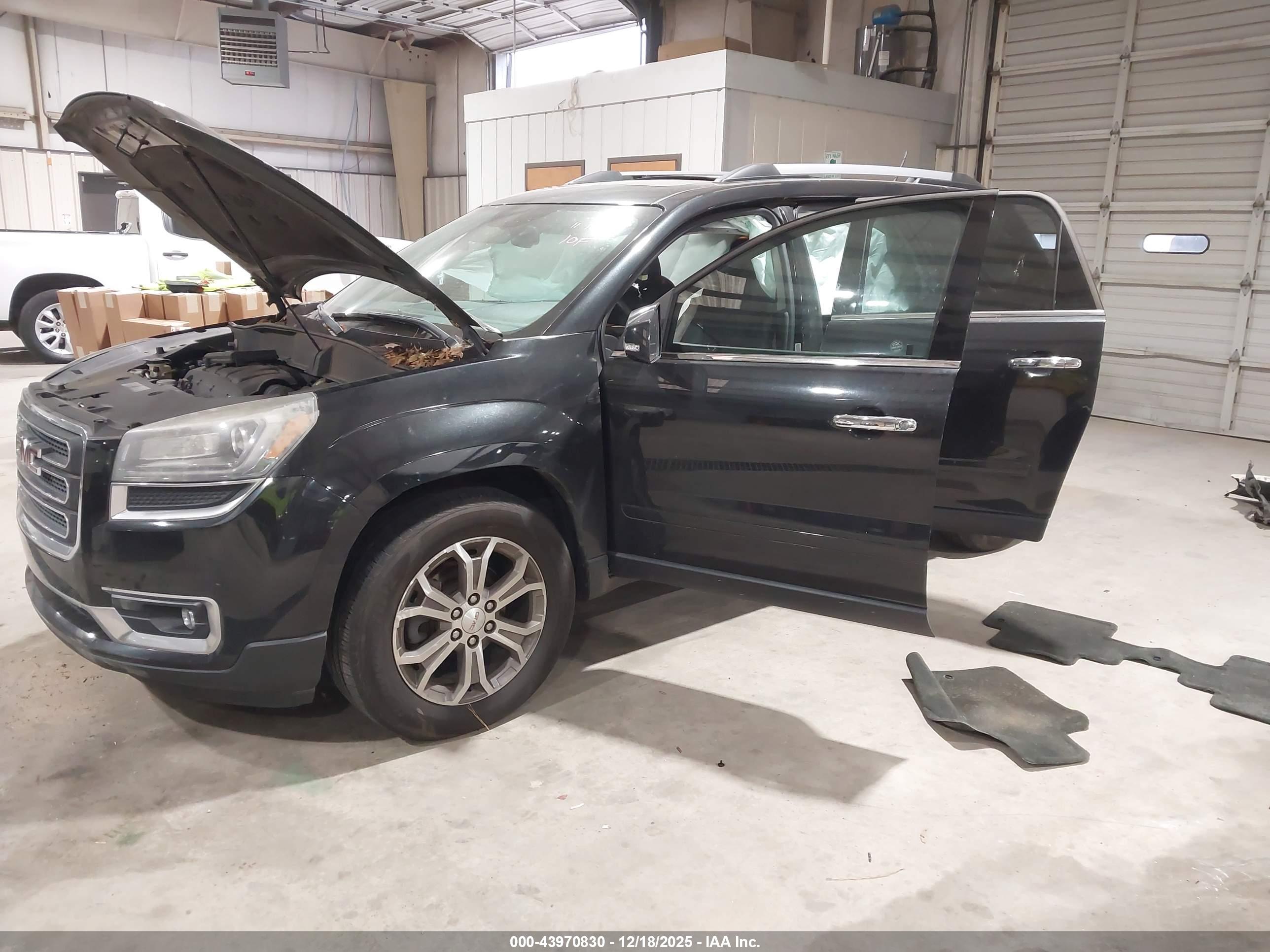 GMC ACADIA image 2