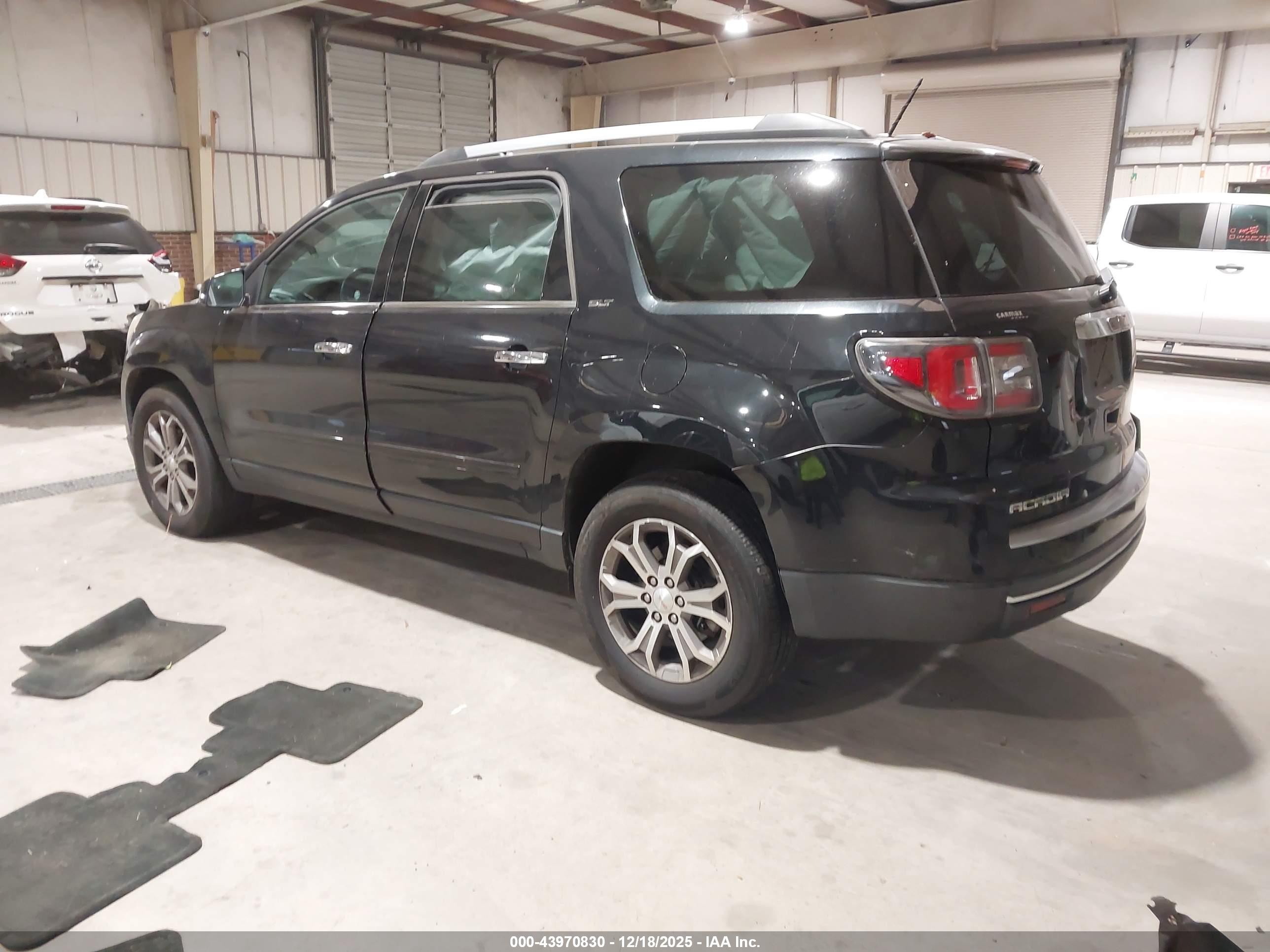 GMC ACADIA image 3