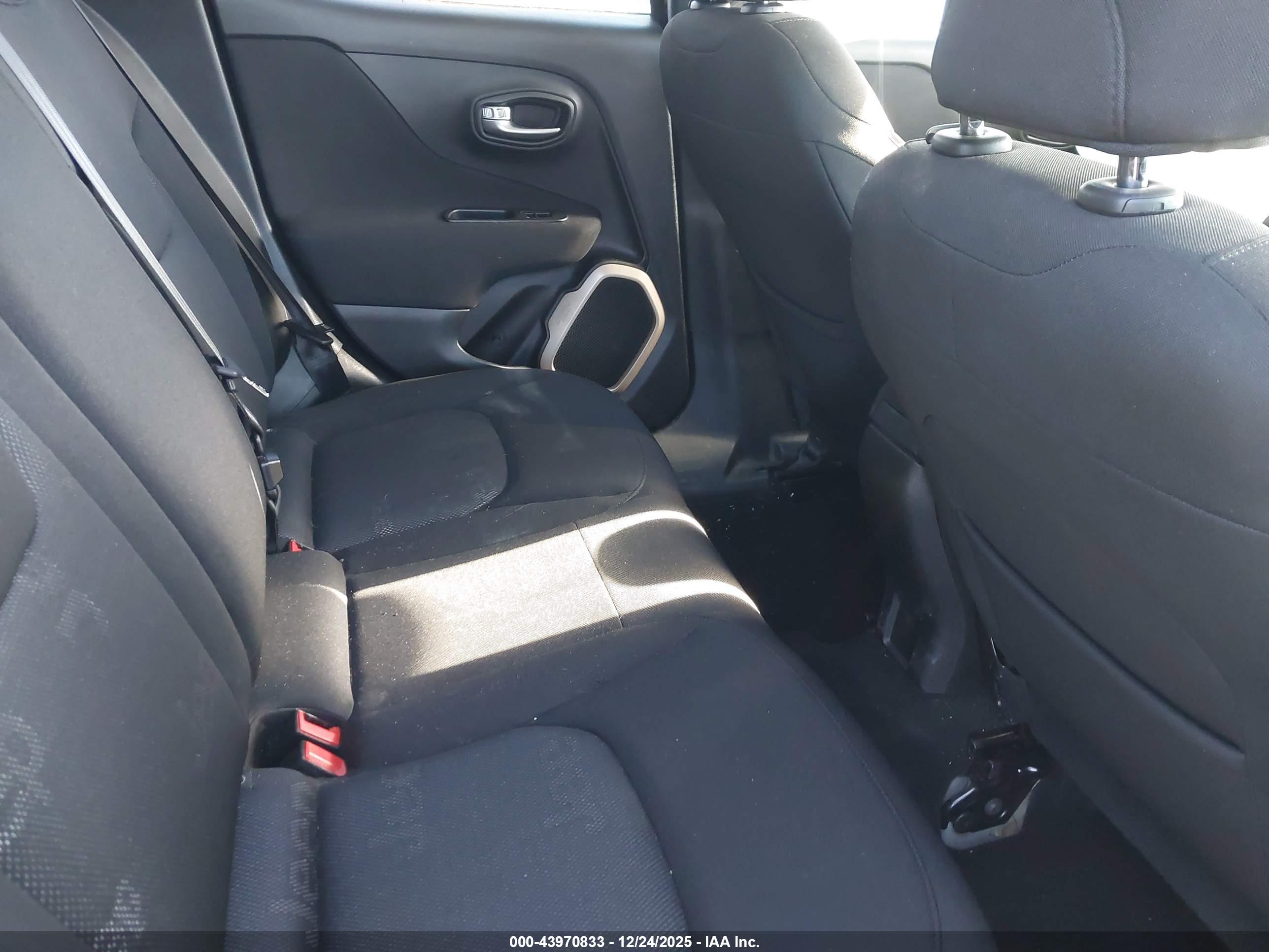 JEEP RENEGADE image 8