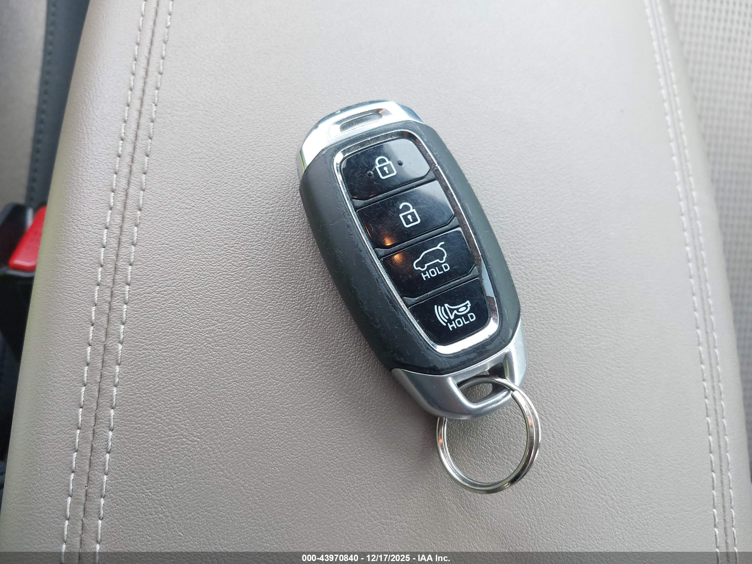 HYUNDAI SANTA image 11