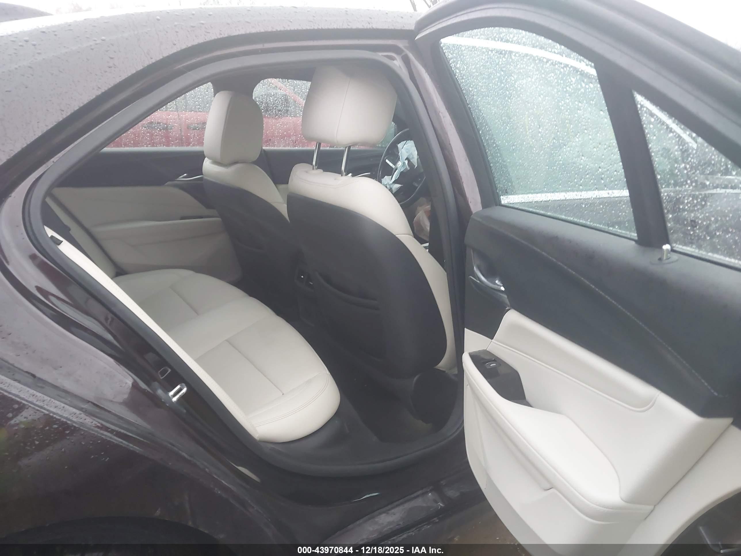 CADILLAC CT4 image 8