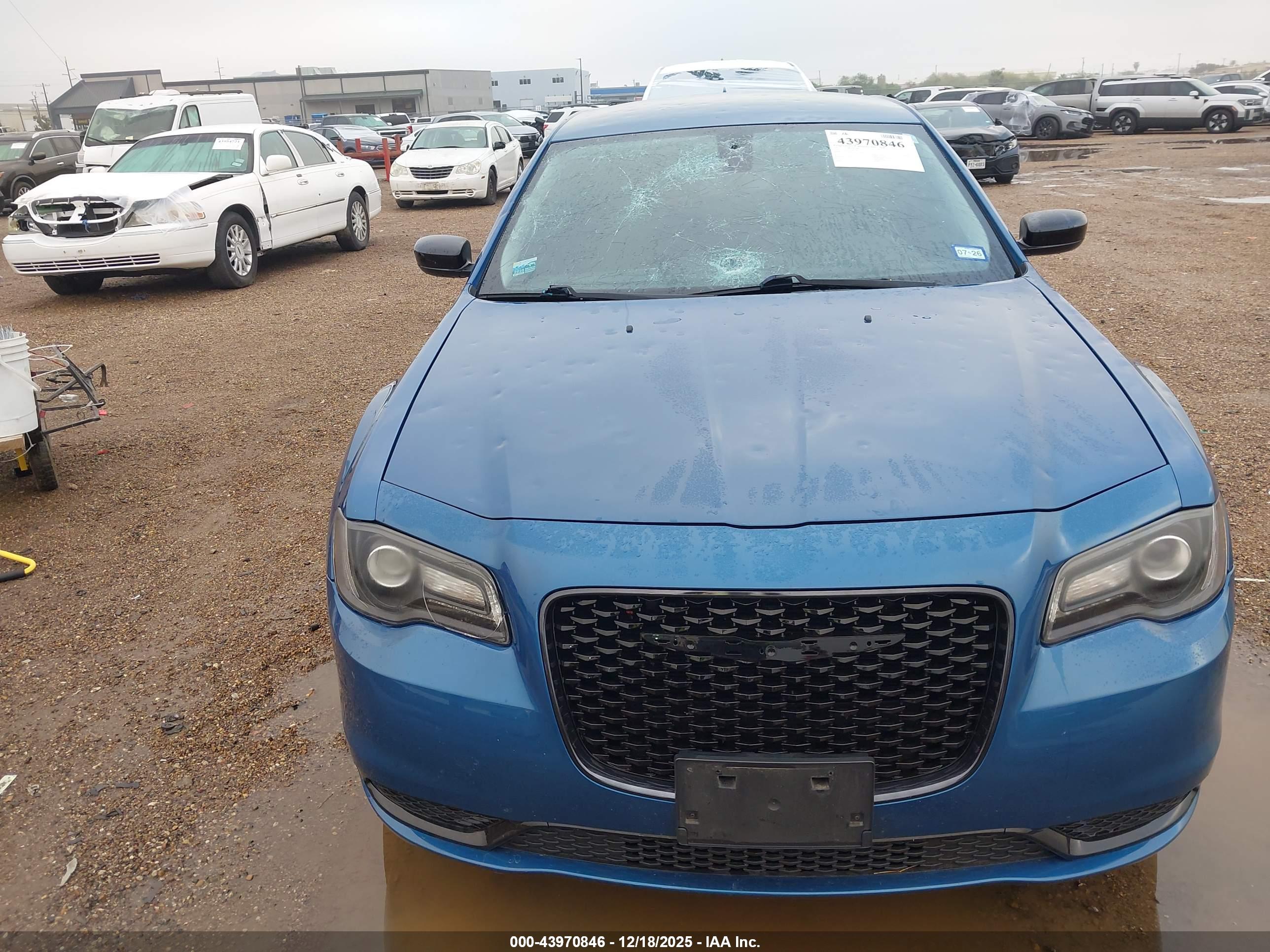 CHRYSLER 300 image 6