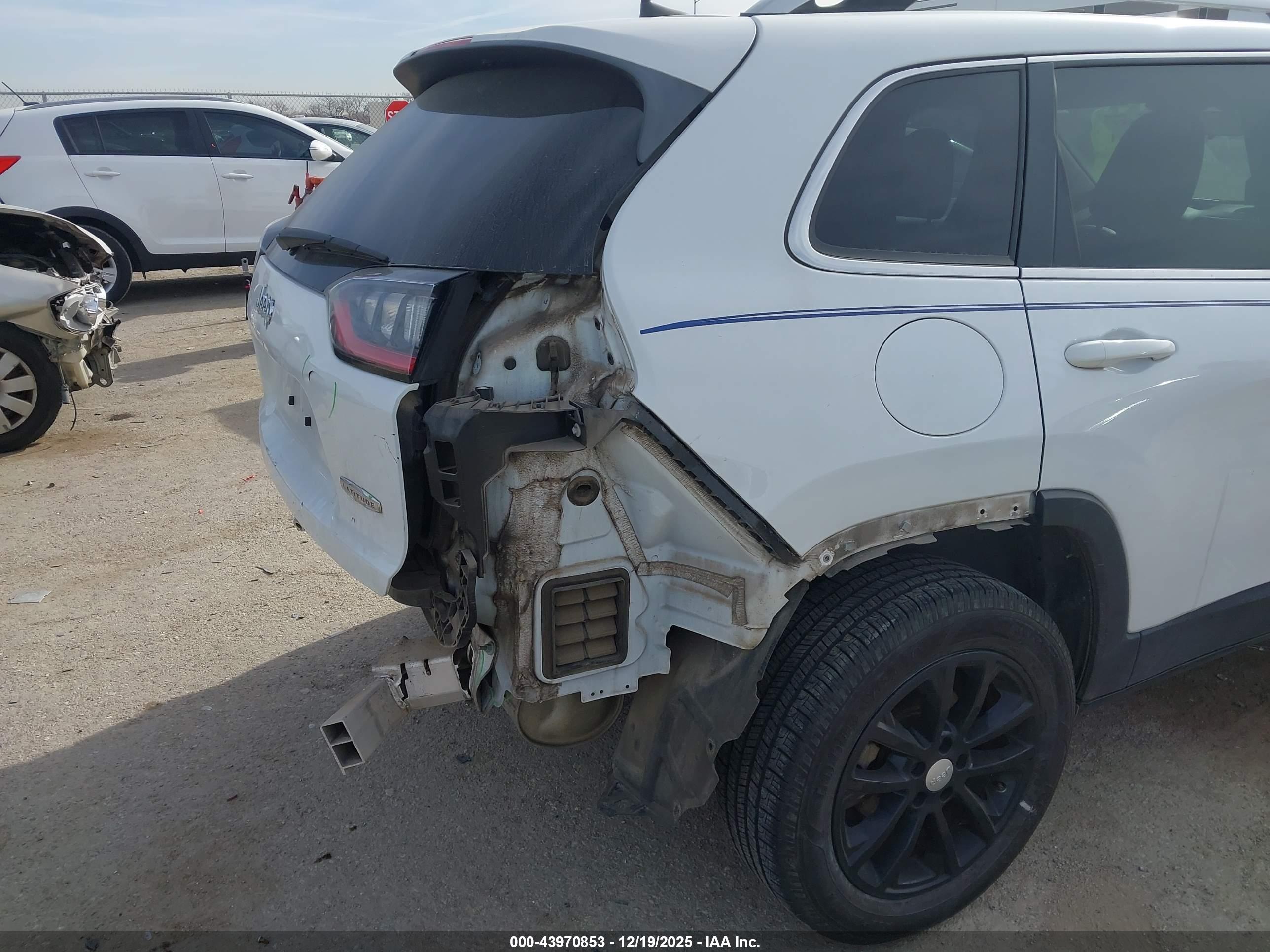 JEEP CHEROKEE image 6