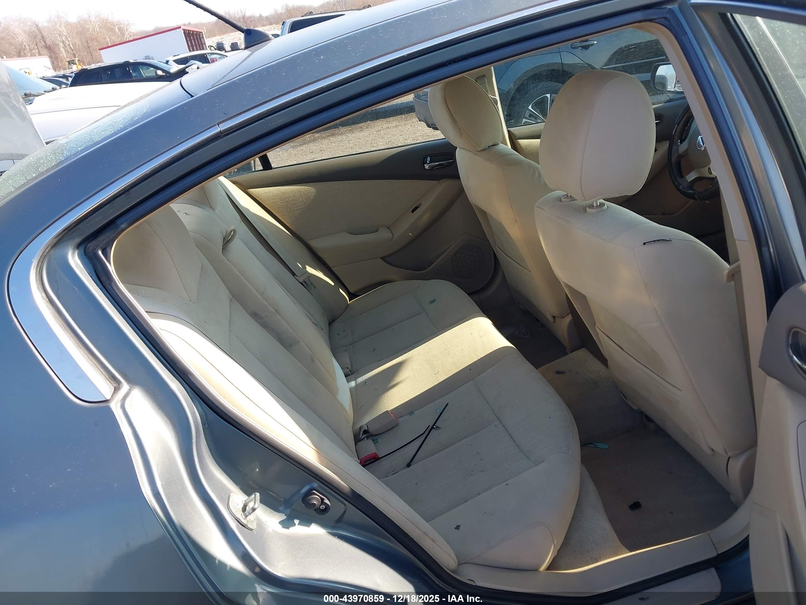 NISSAN ALTIMA image 8