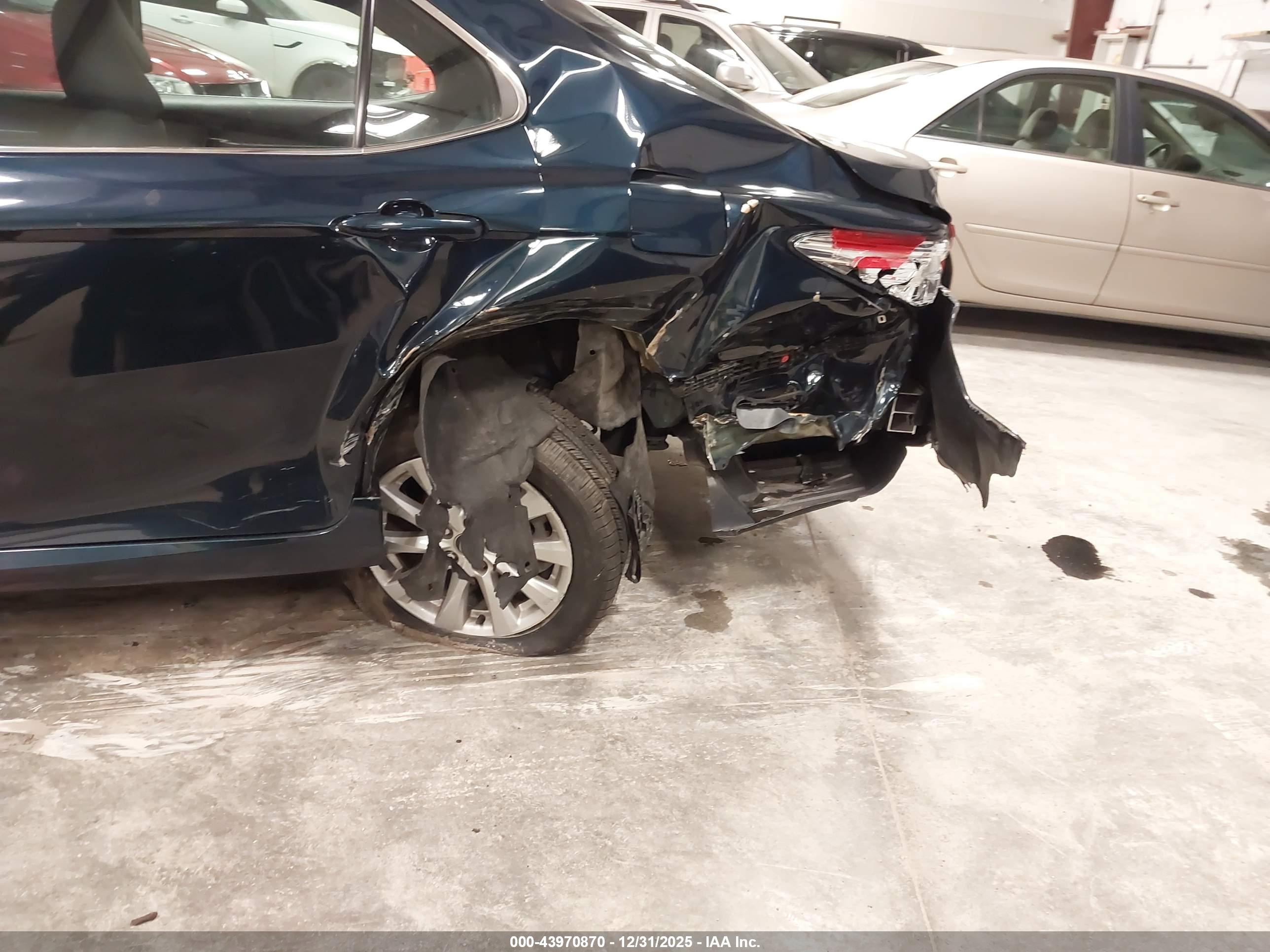 TOYOTA CAMRY image 6