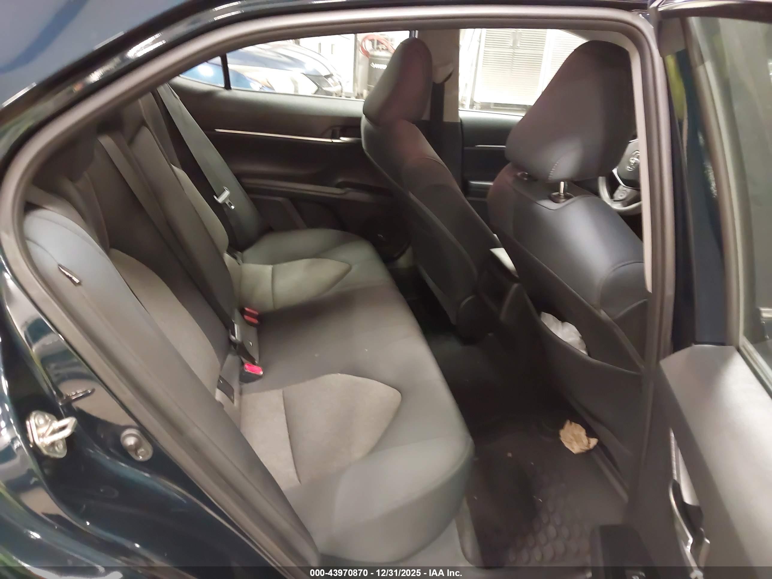 TOYOTA CAMRY image 8