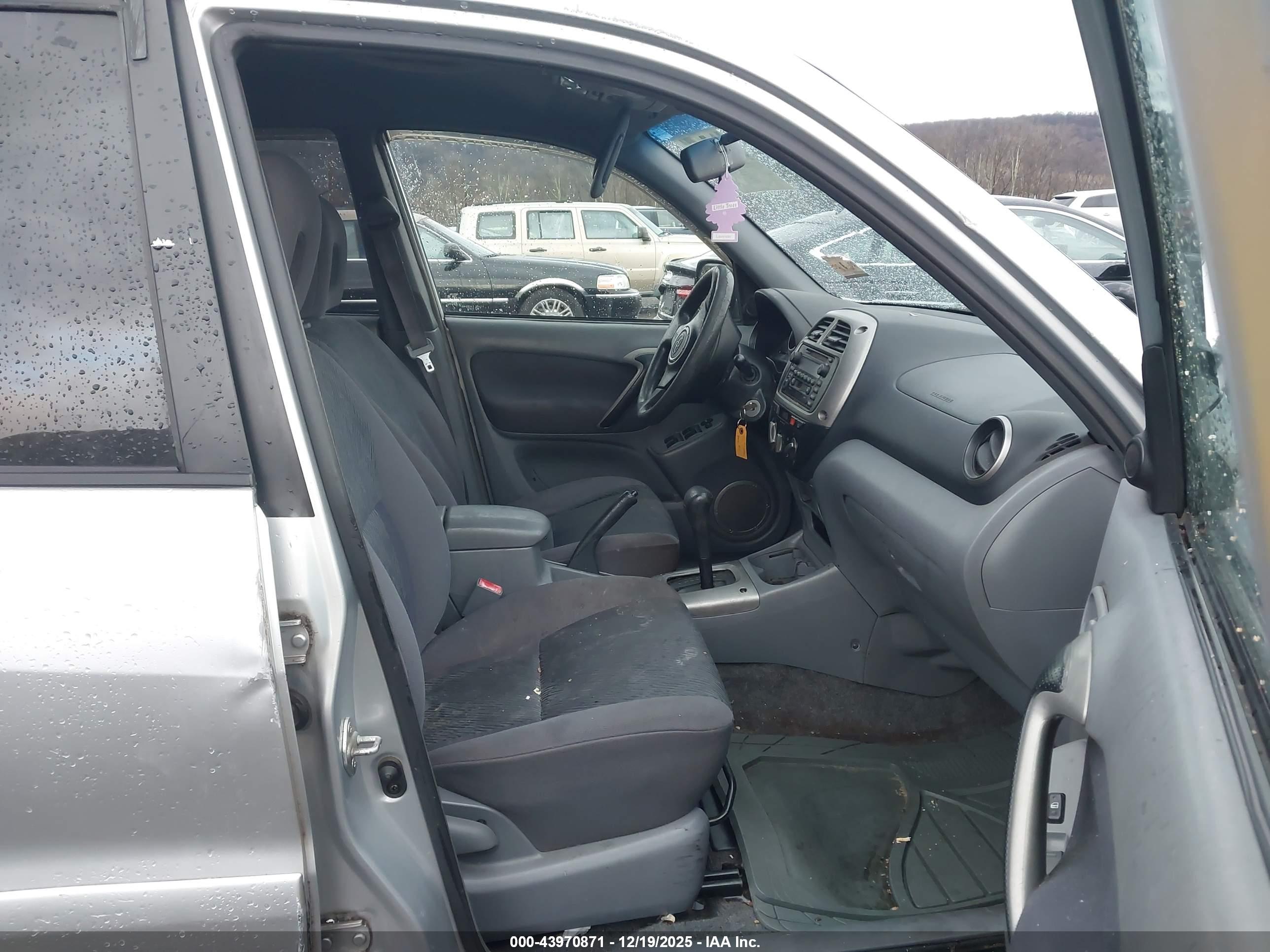 TOYOTA RAV4 image 5