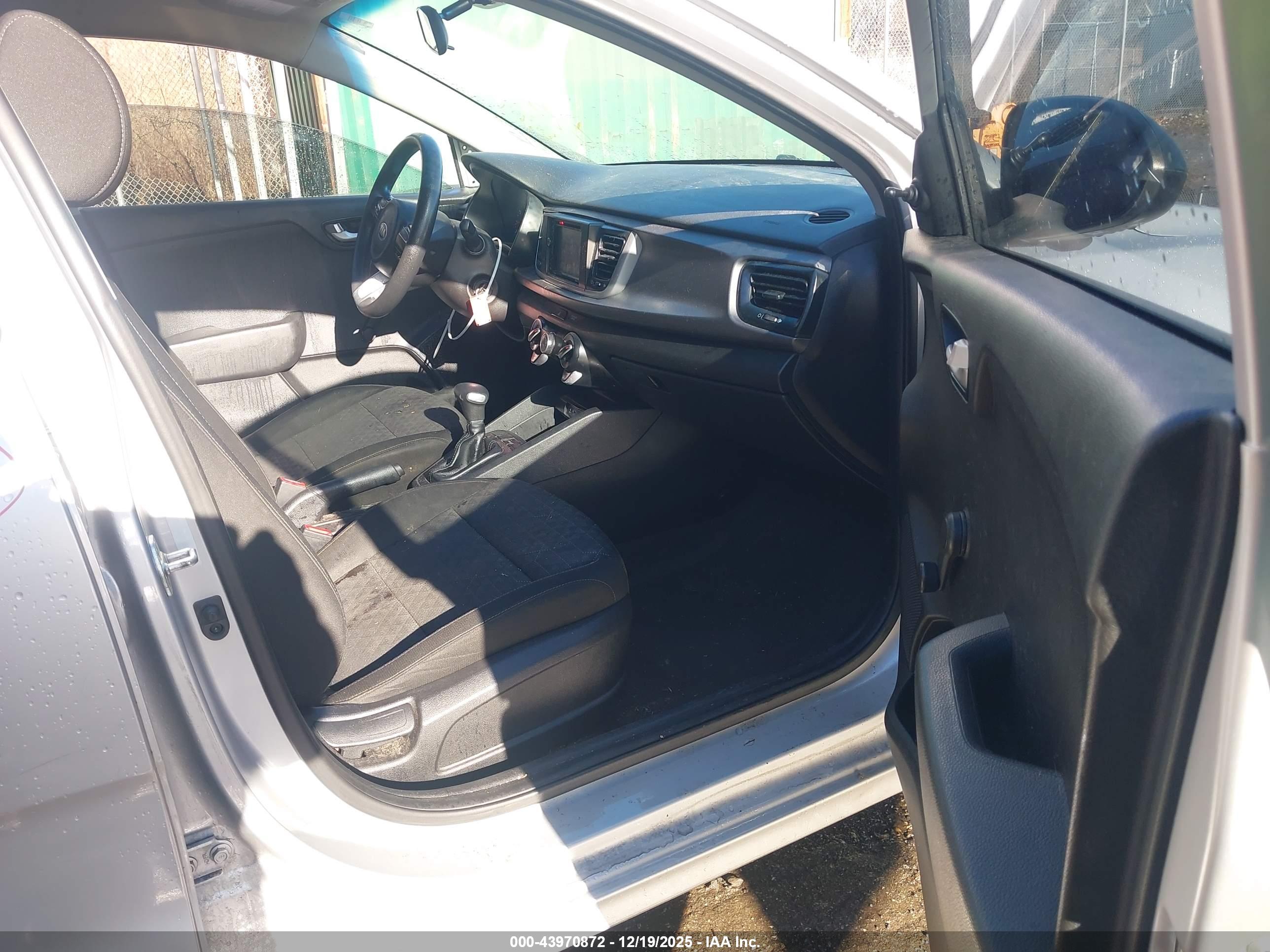 KIA RIO image 5