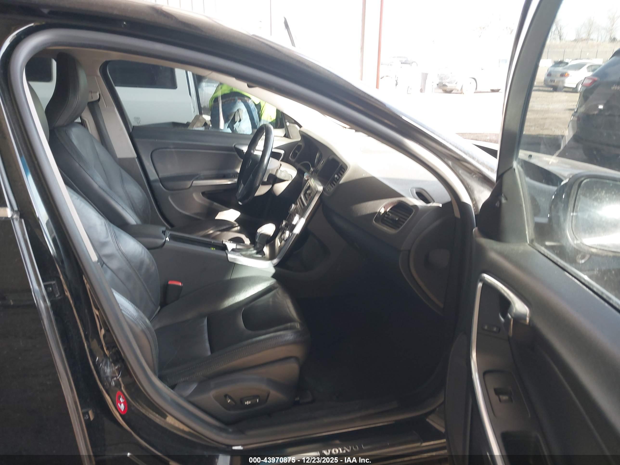 VOLVO S60 image 5