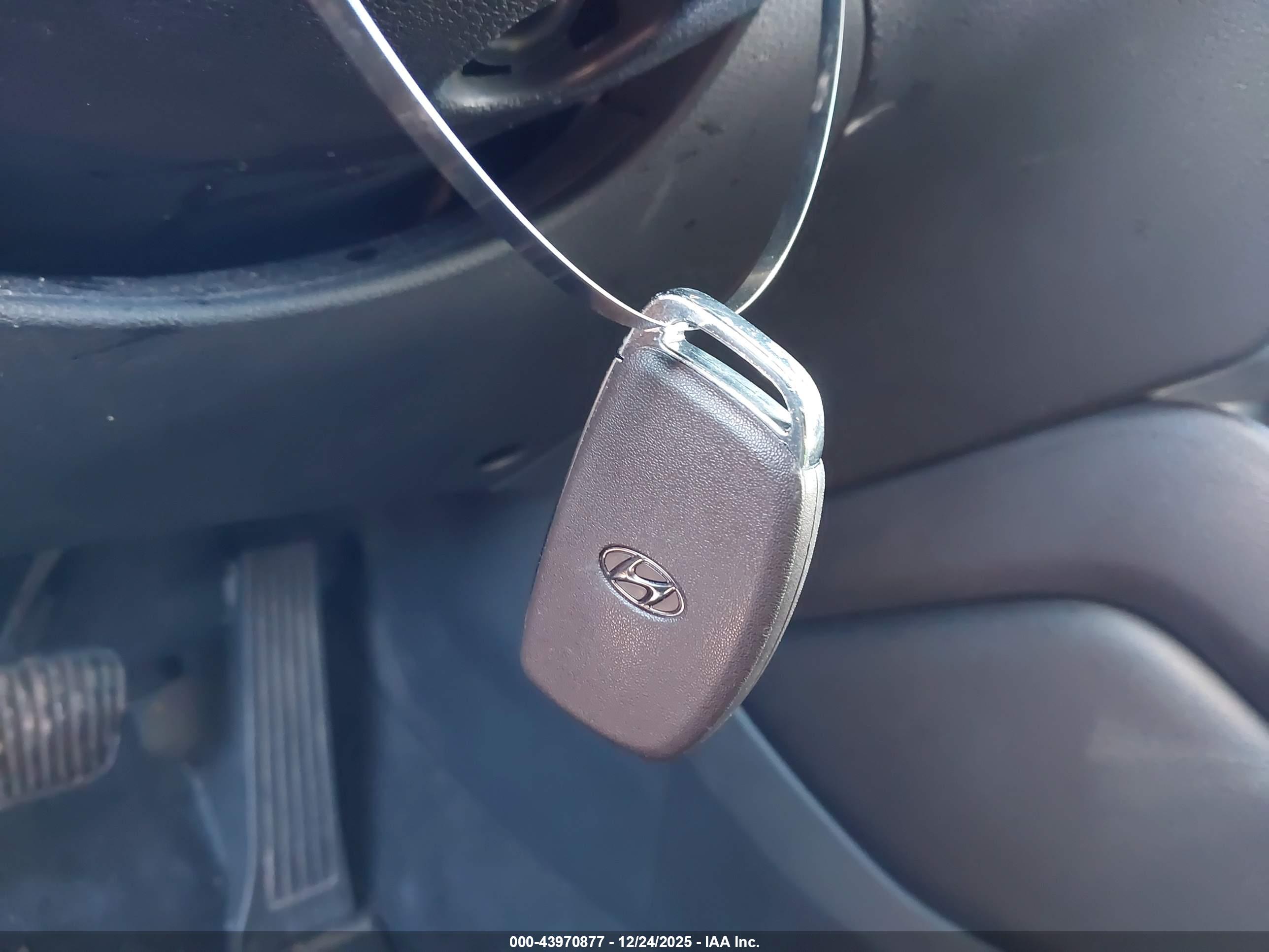 HYUNDAI TUCSON image 11
