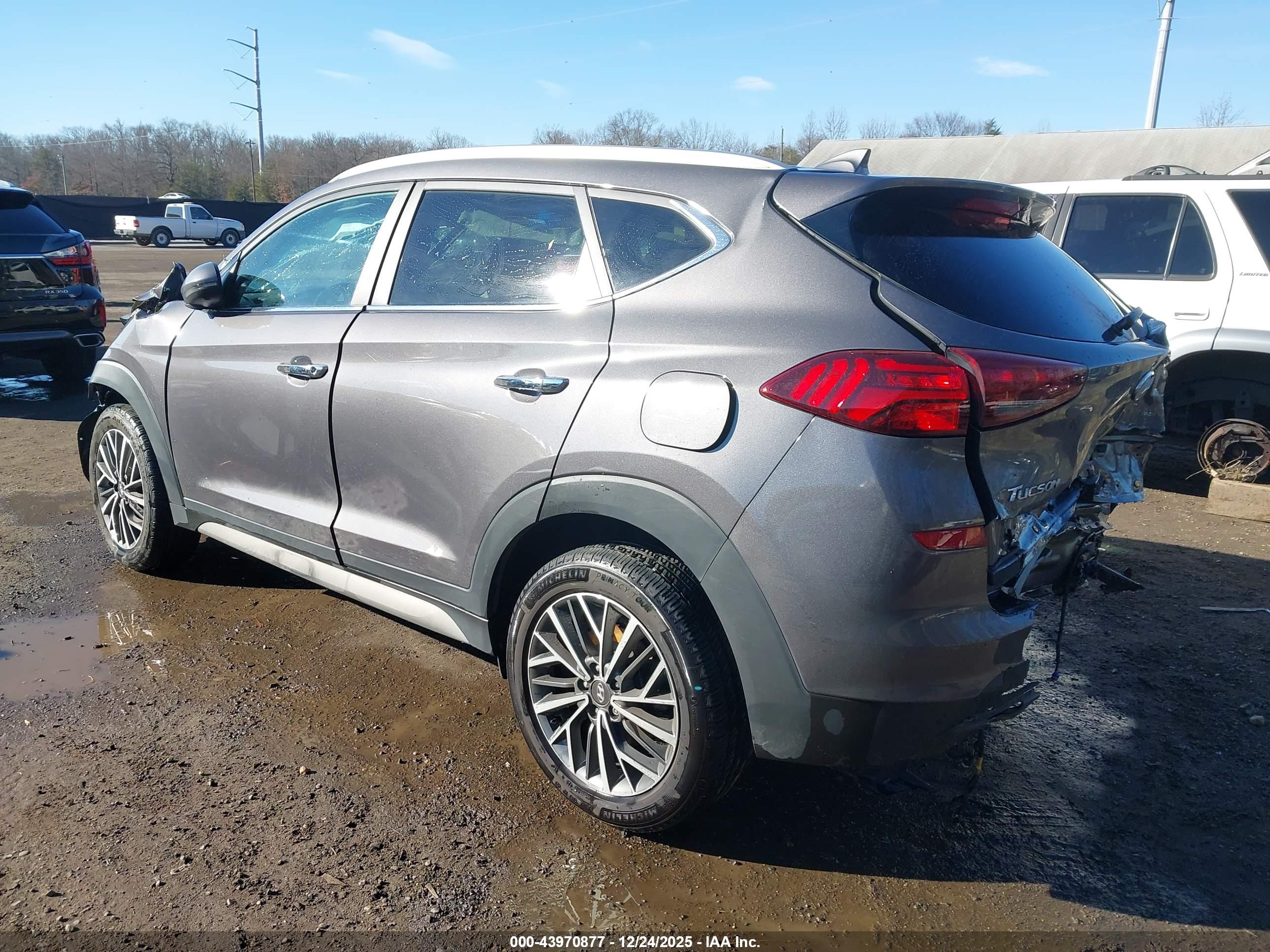 HYUNDAI TUCSON image 3