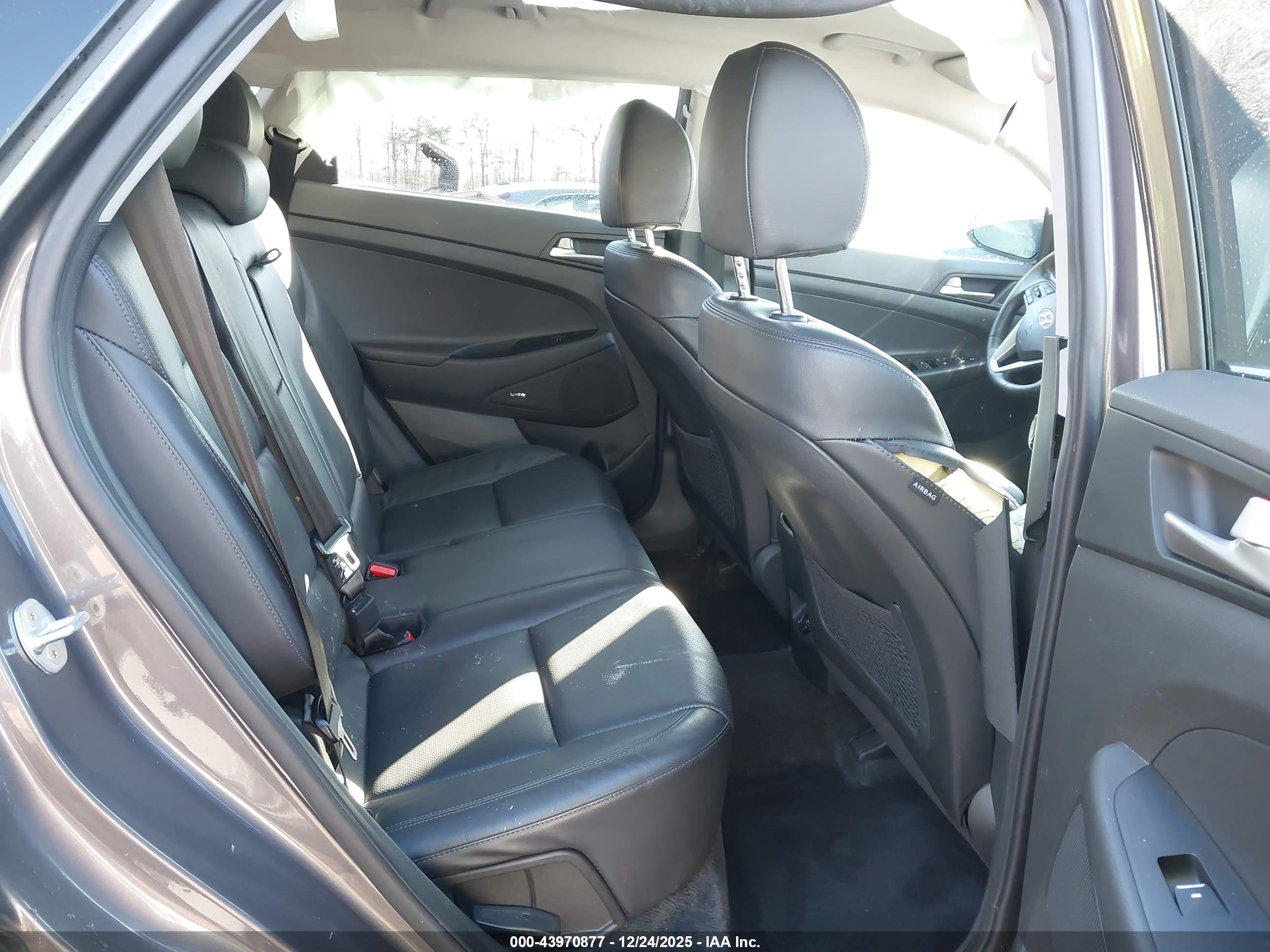 HYUNDAI TUCSON image 8