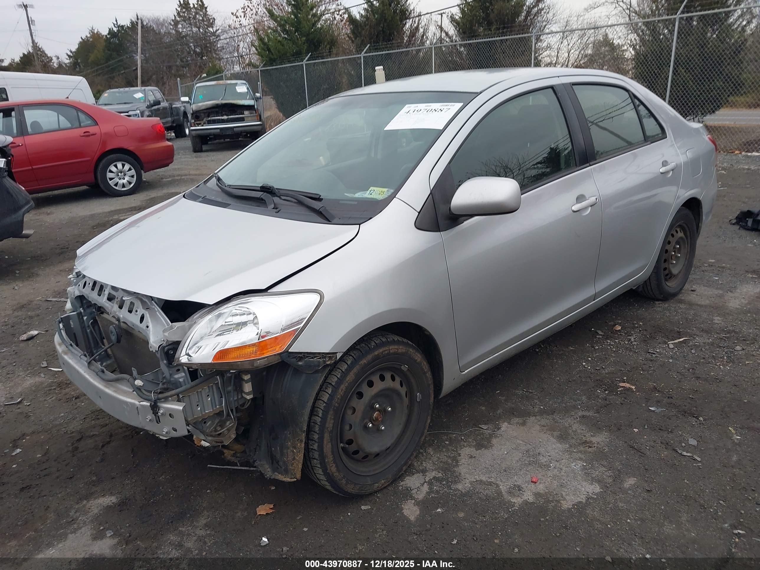 TOYOTA YARIS image 2