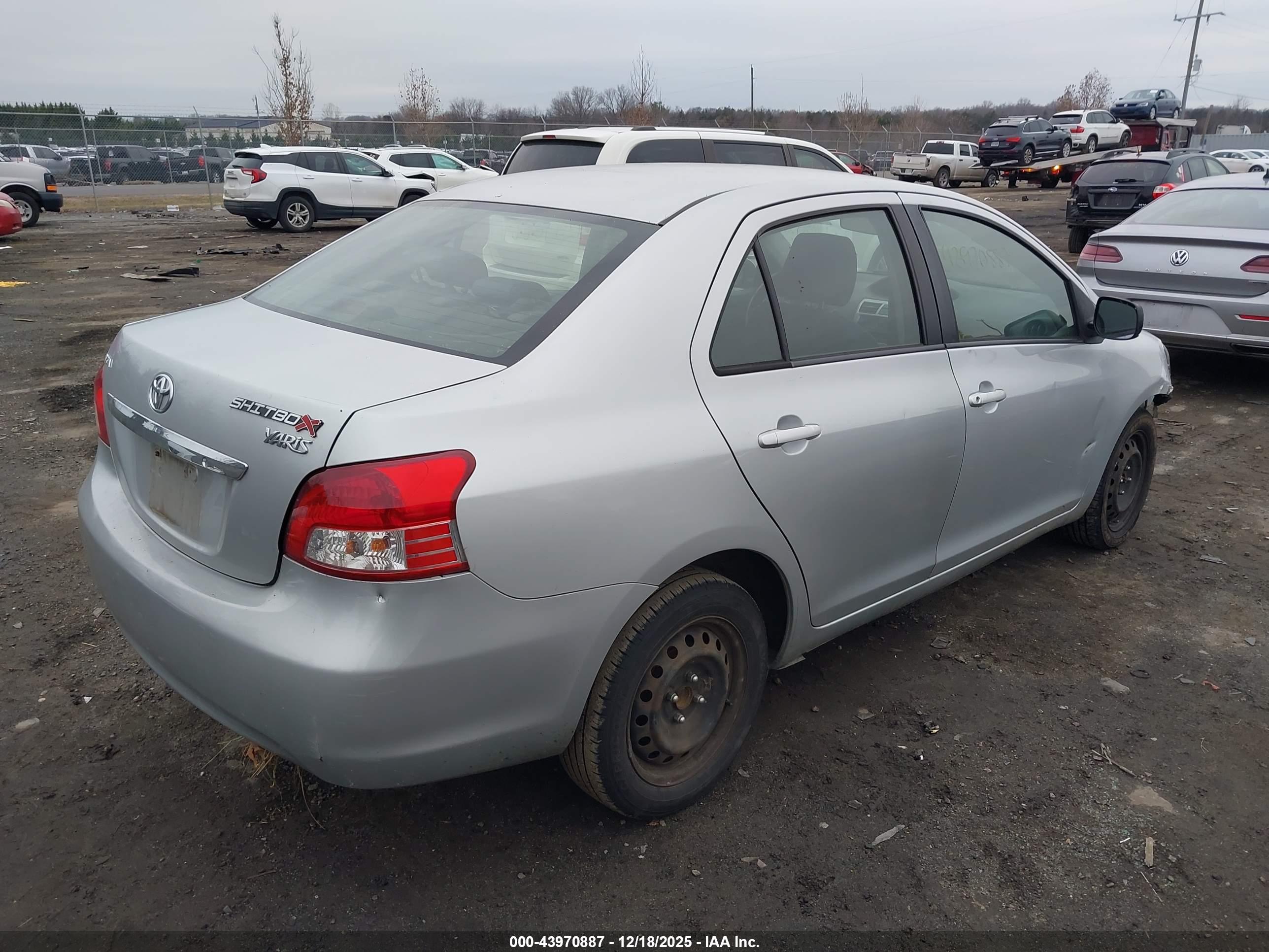 TOYOTA YARIS image 4