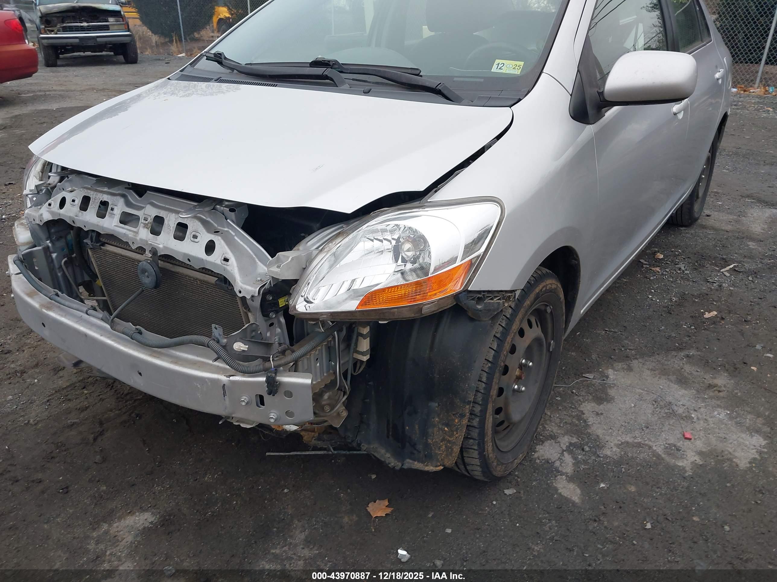 TOYOTA YARIS image 6