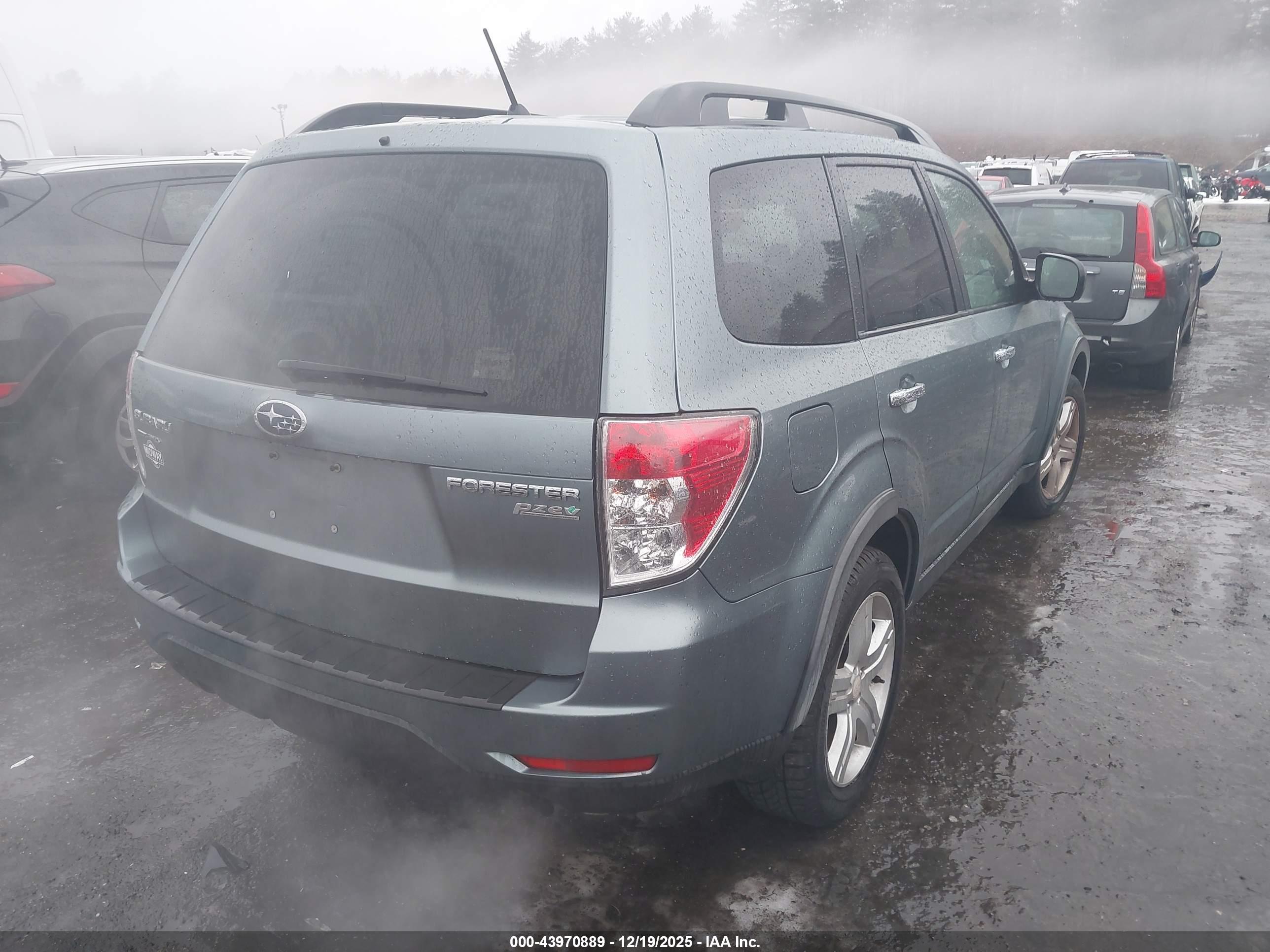 SUBARU FORESTER image 4