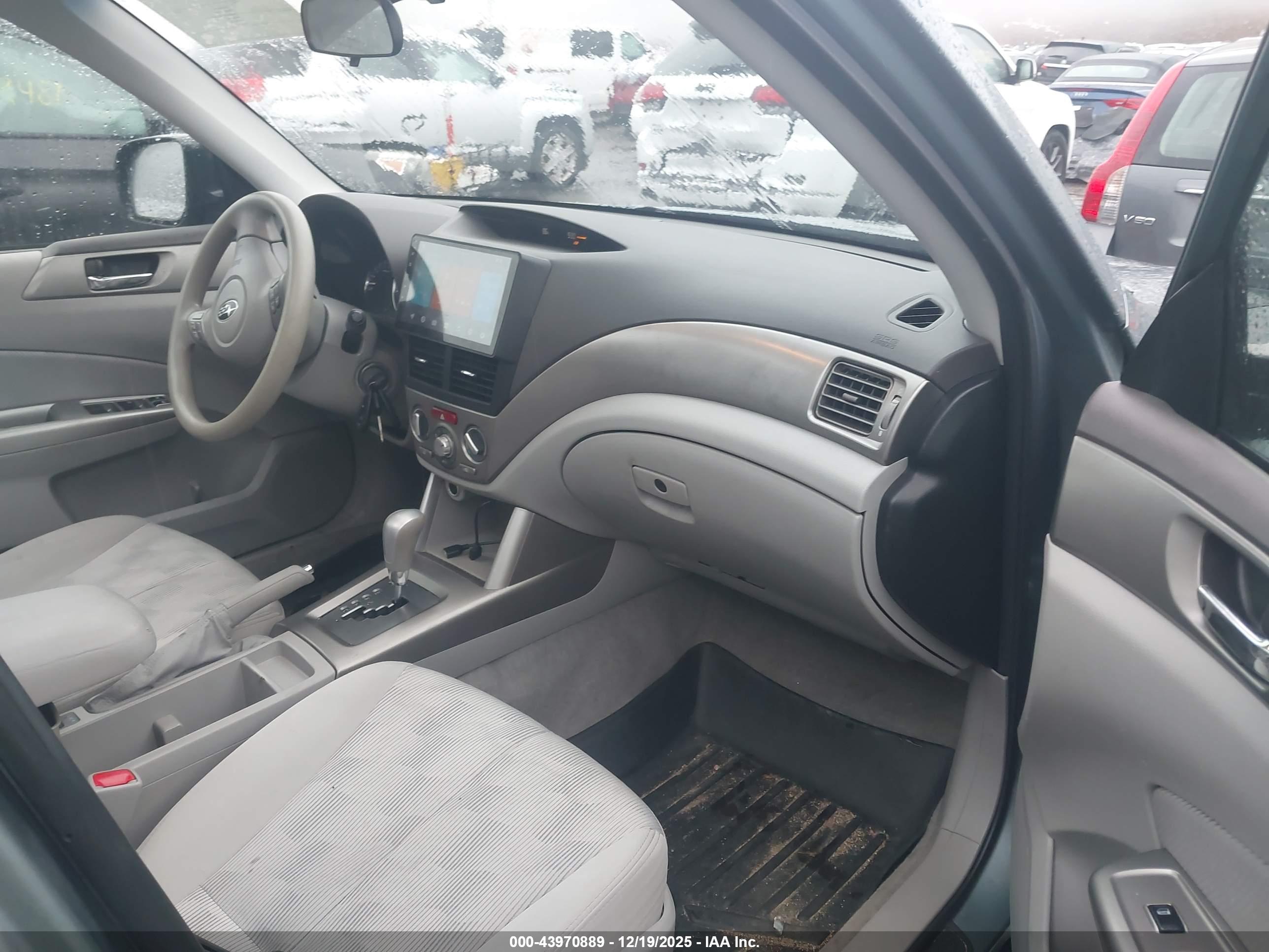 SUBARU FORESTER image 5