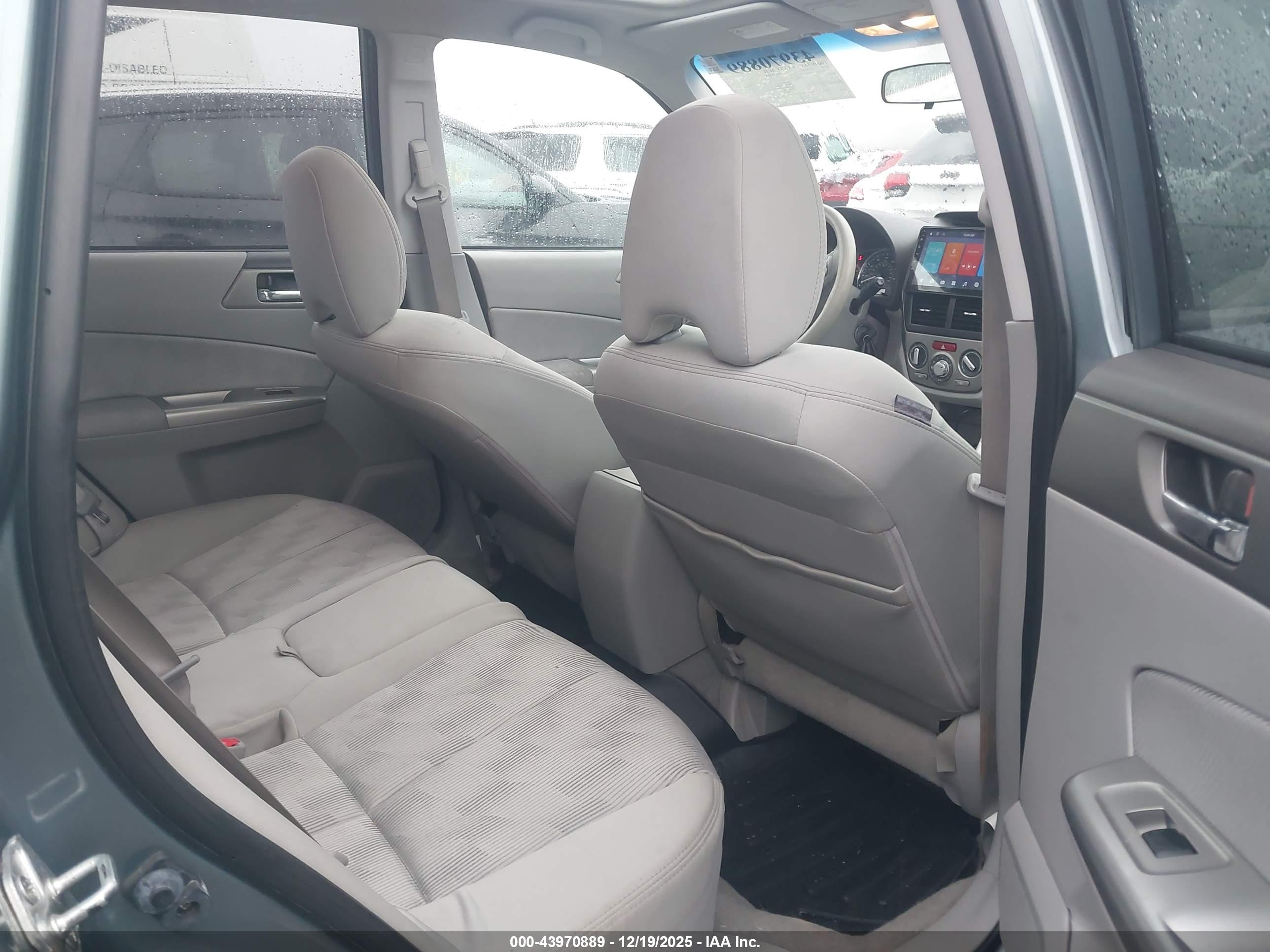 SUBARU FORESTER image 8