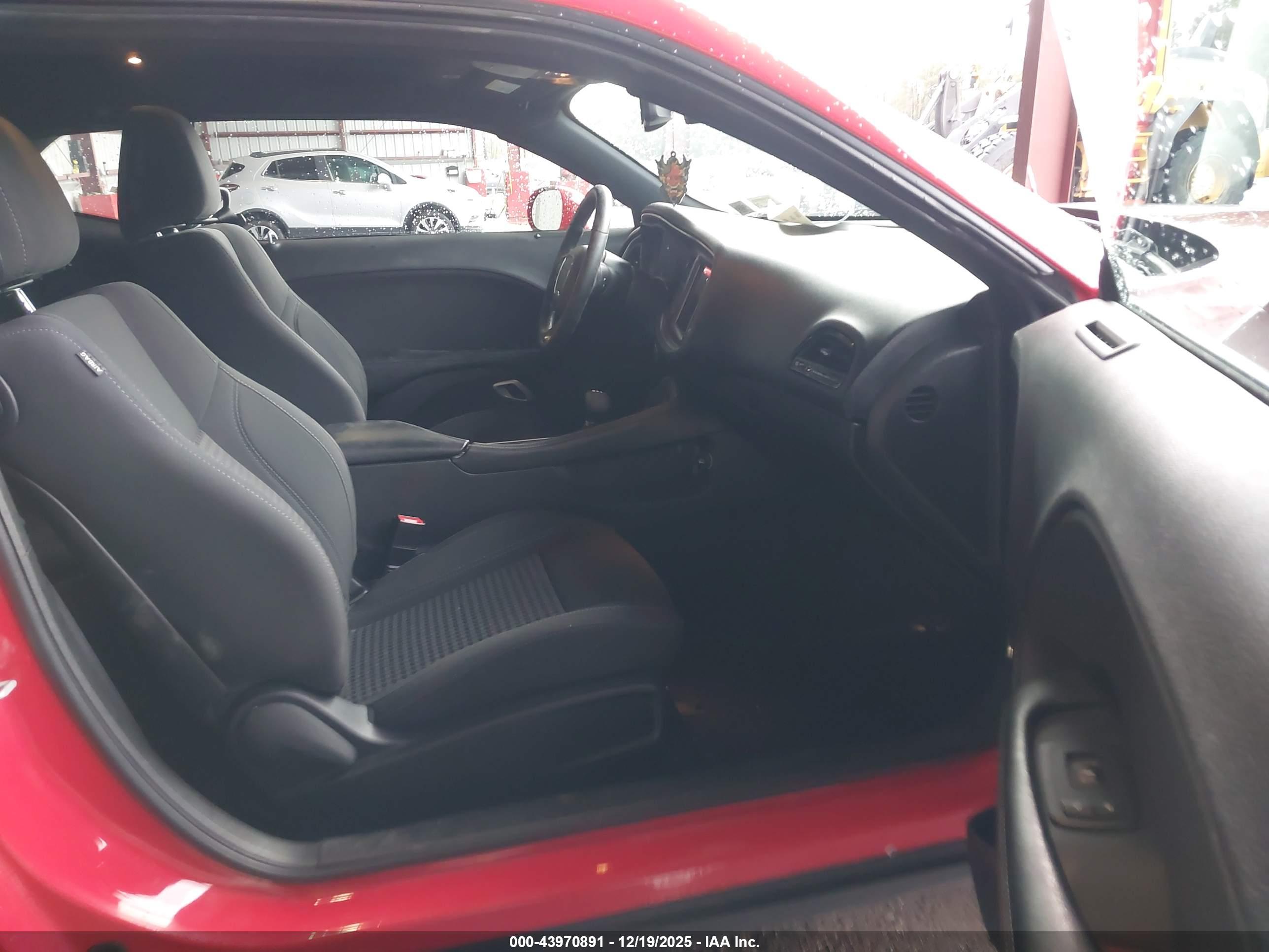 DODGE CHALLENGER image 5