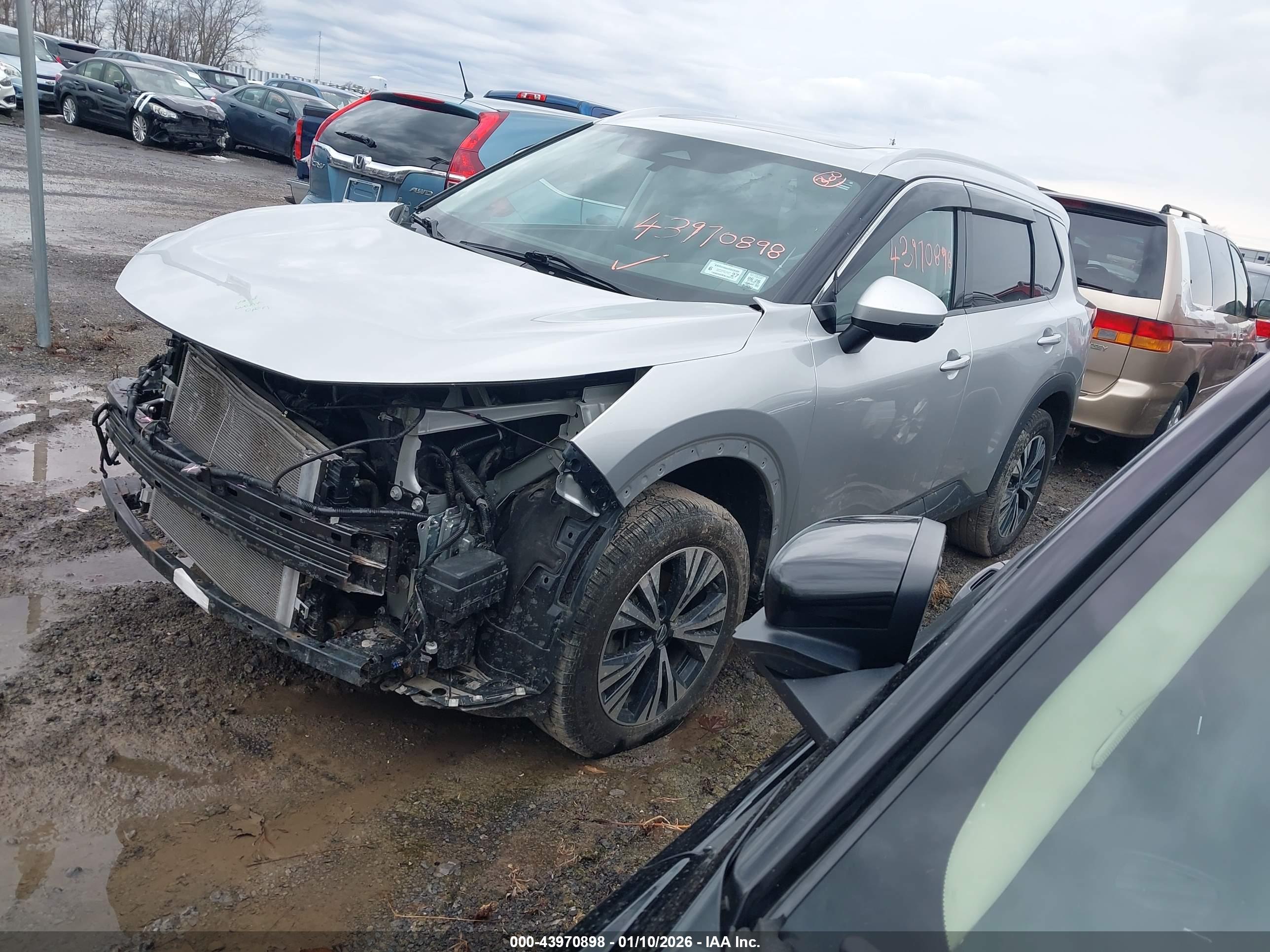 NISSAN ROGUE image 2