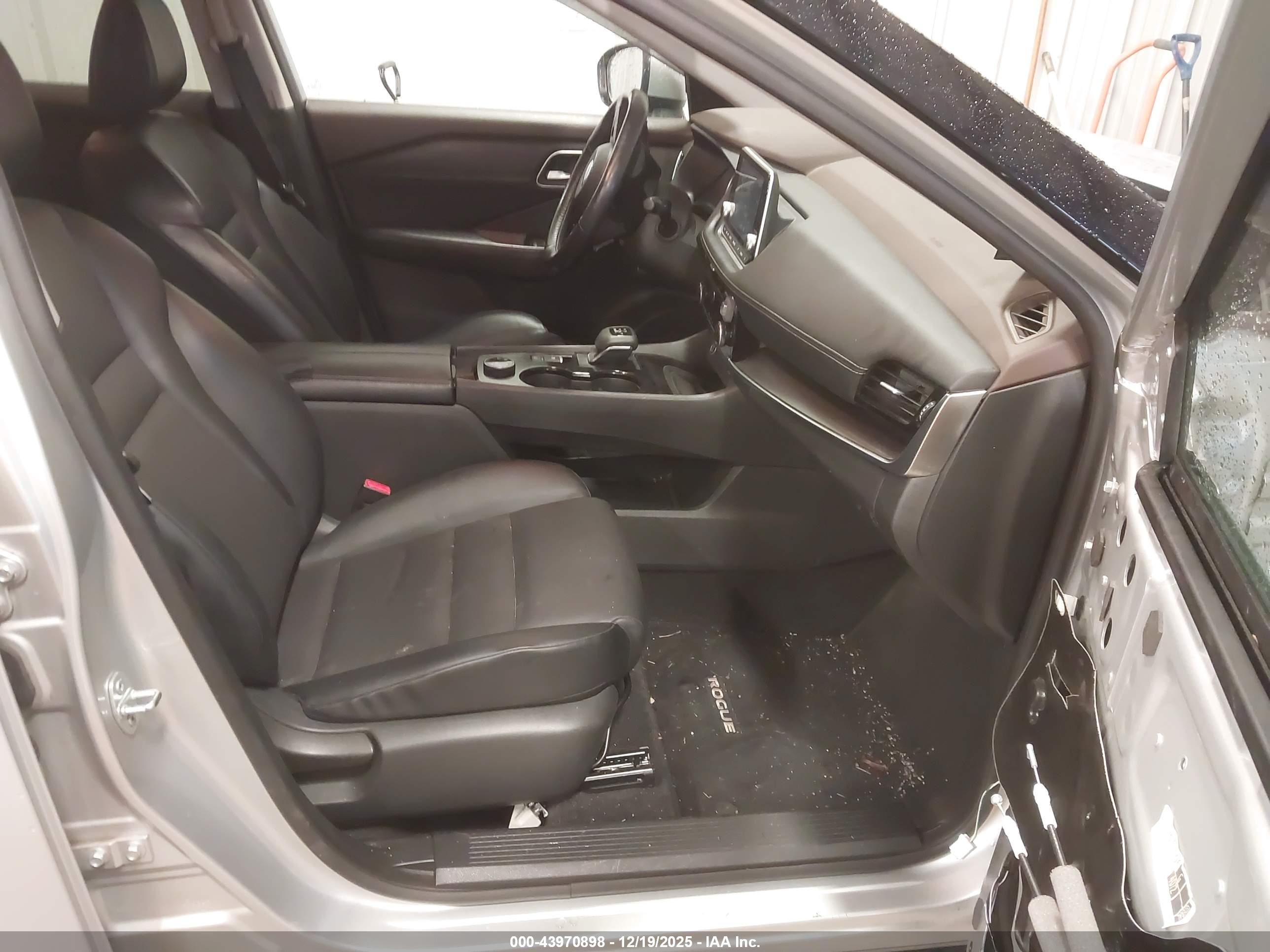 NISSAN ROGUE image 5