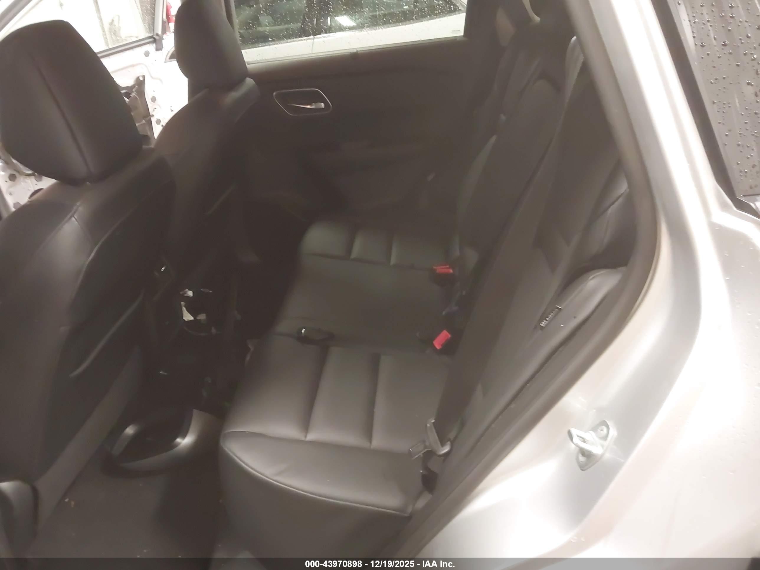 NISSAN ROGUE image 8