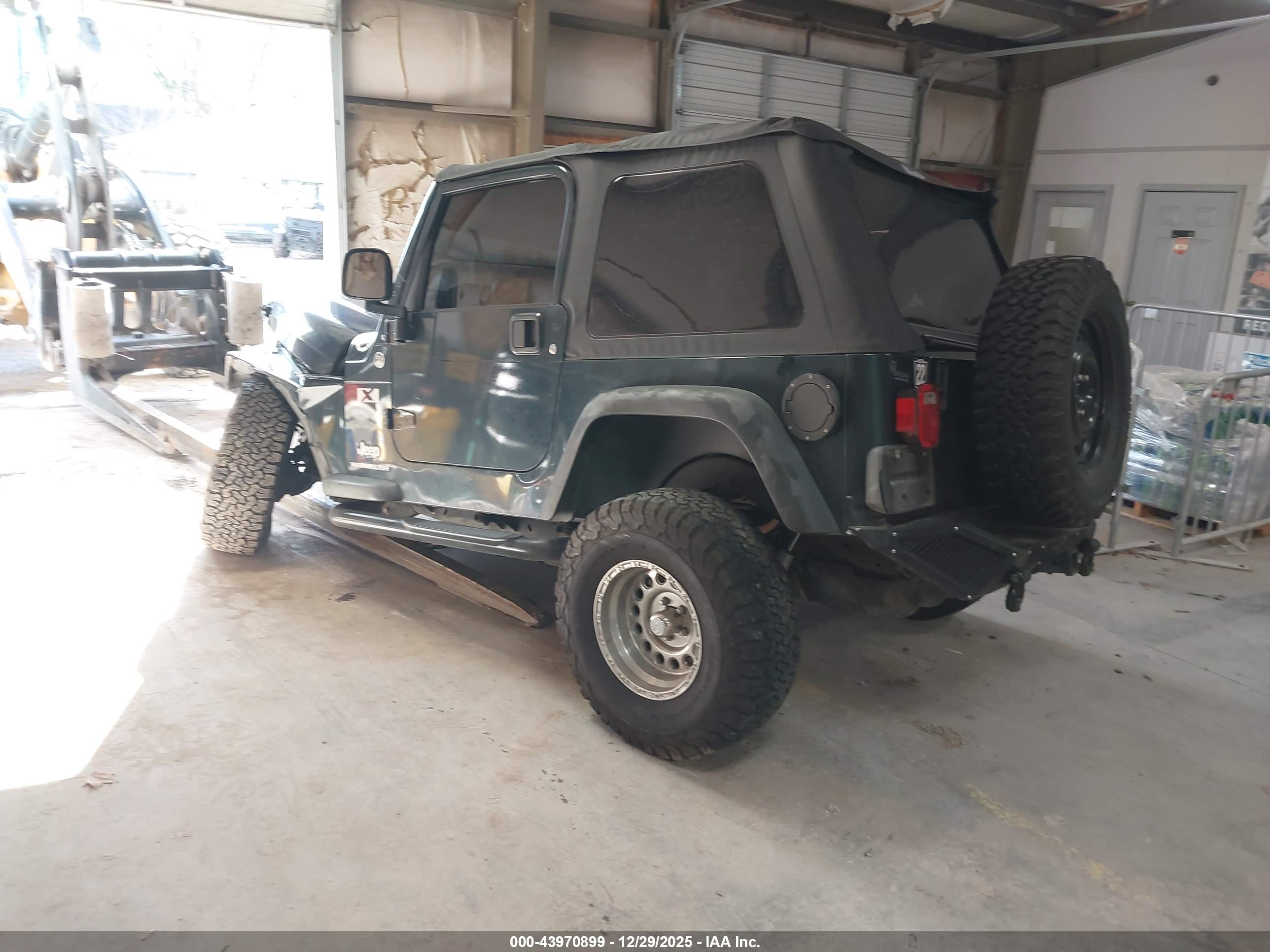 JEEP WRANGLER image 3