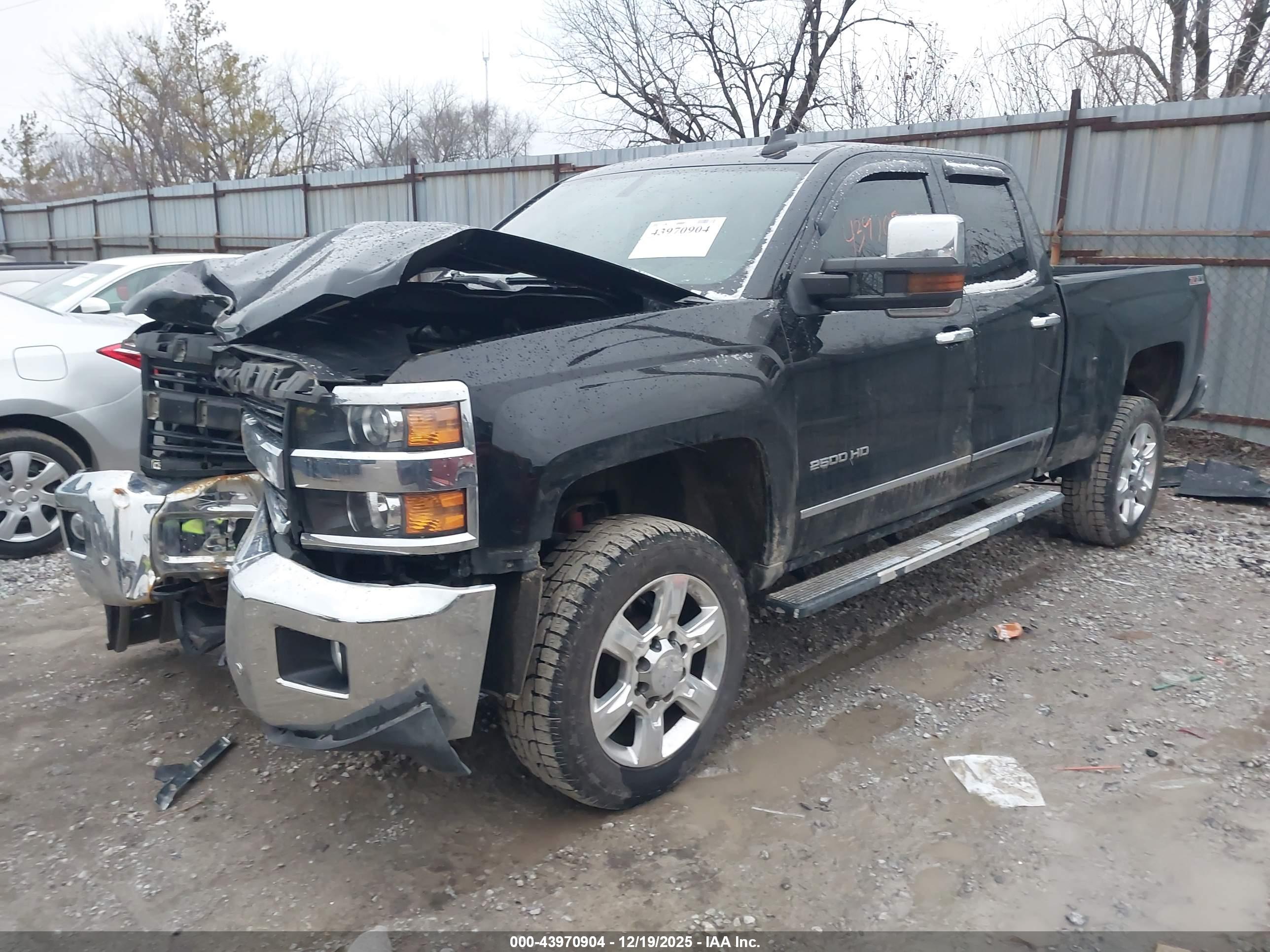 CHEVROLET SILVERADO image 2