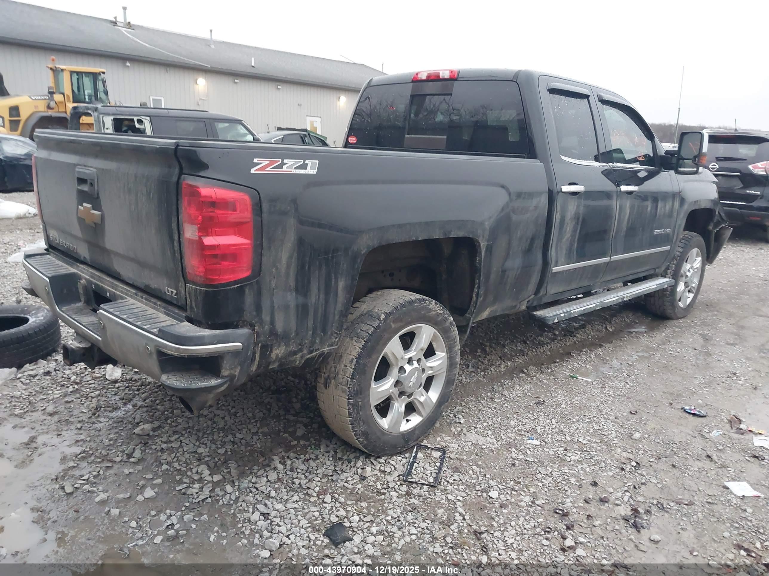 CHEVROLET SILVERADO image 4