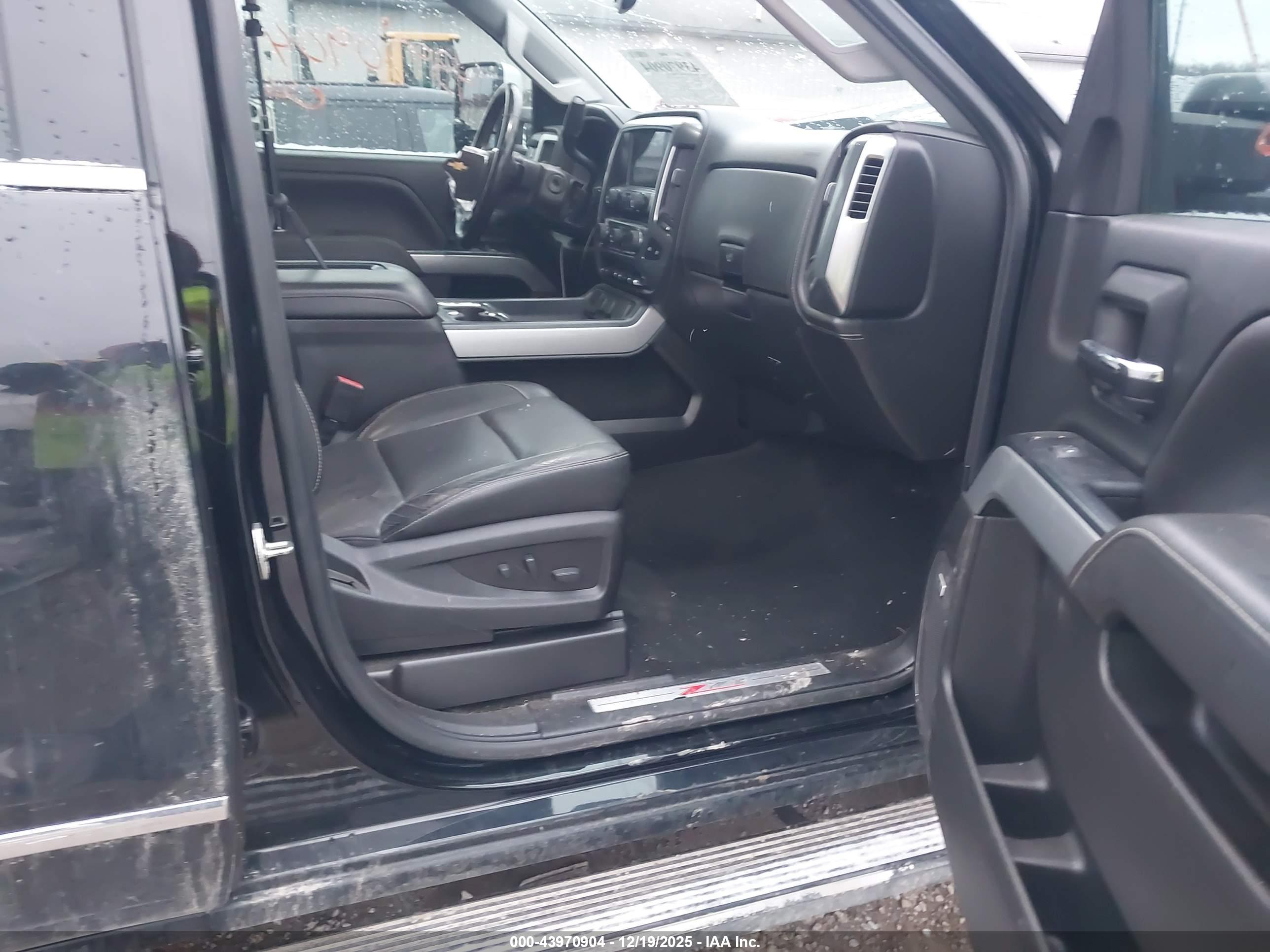 CHEVROLET SILVERADO image 5