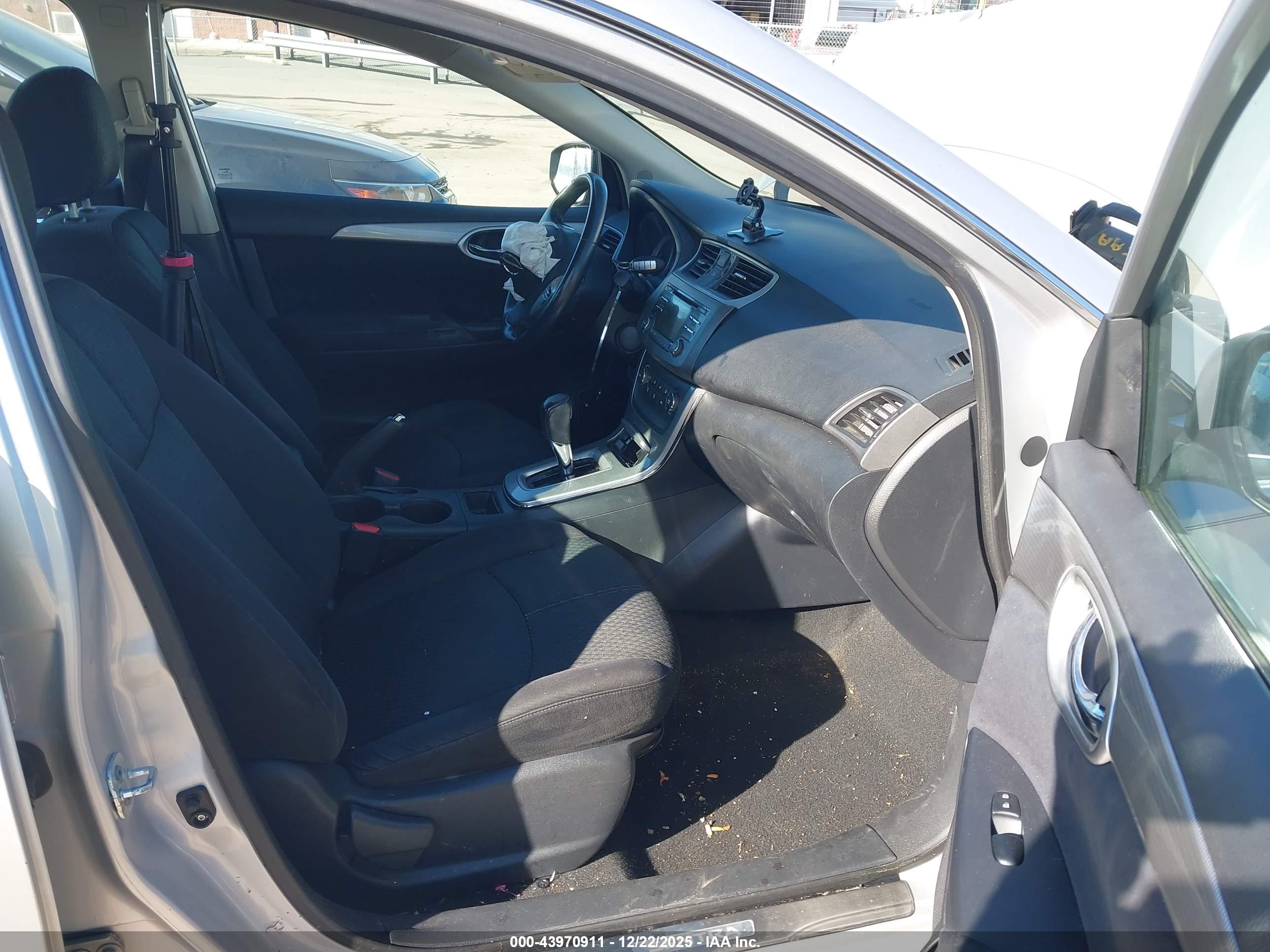 NISSAN SENTRA image 5
