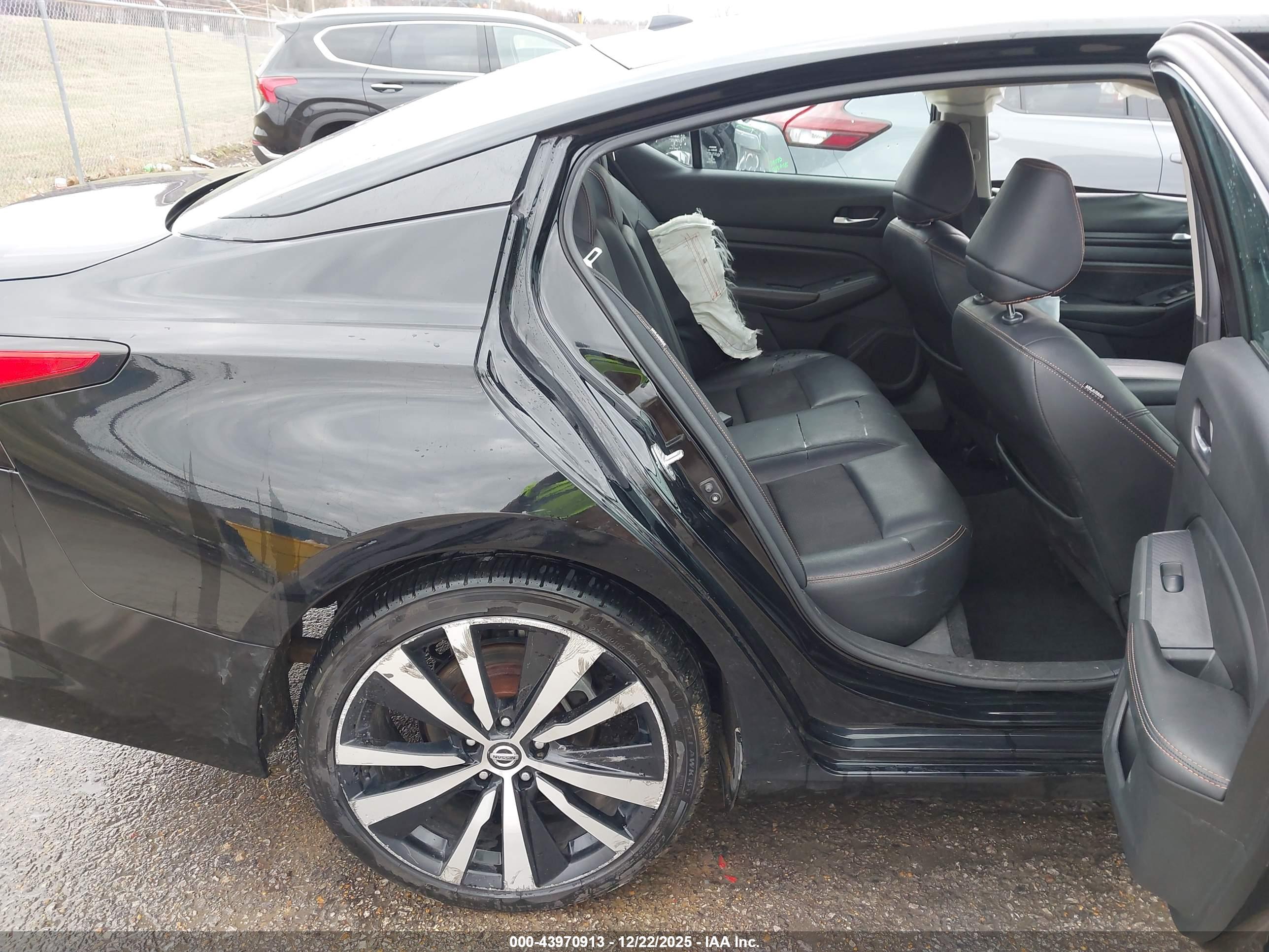 NISSAN ALTIMA image 8