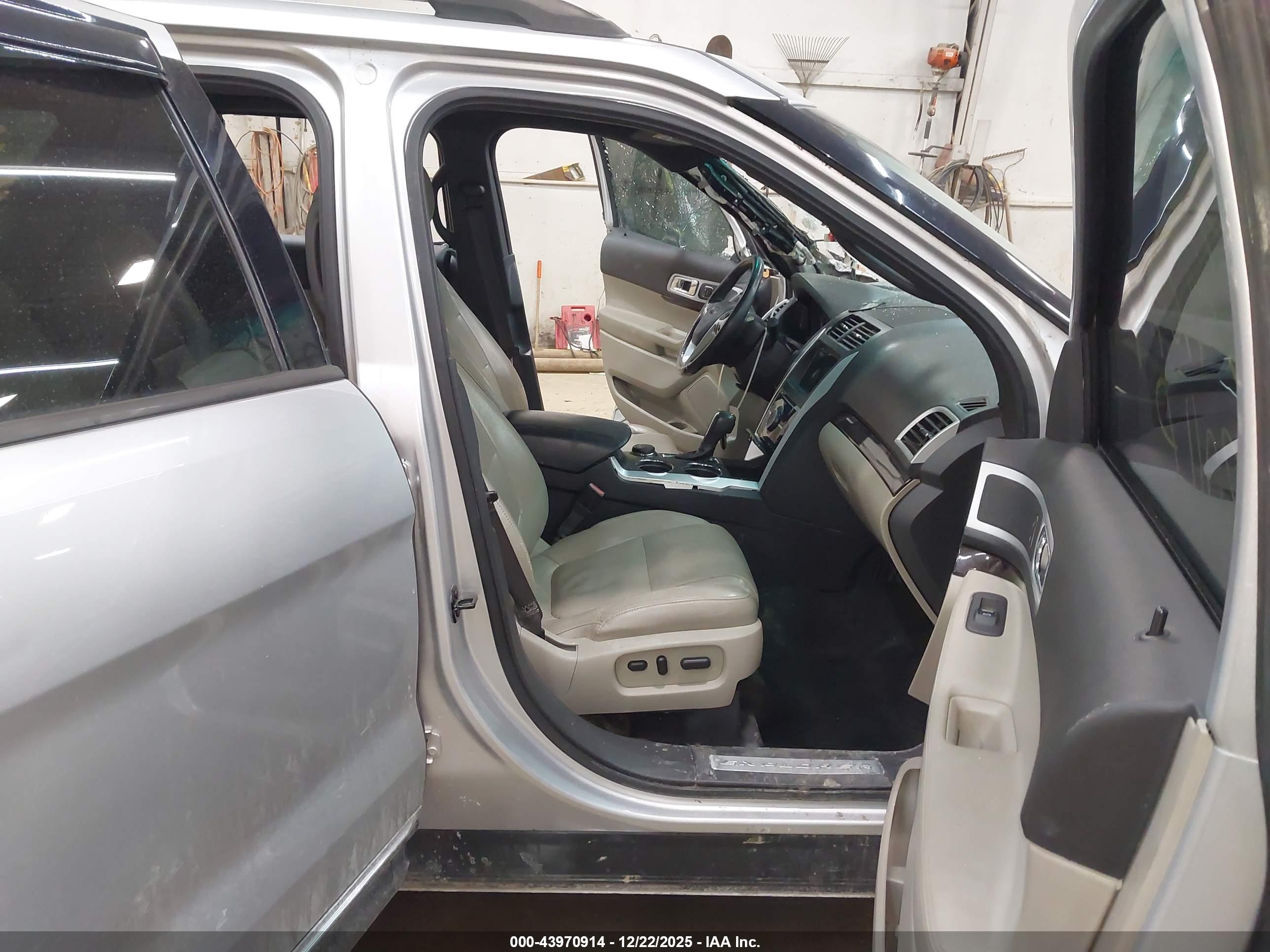 FORD EXPLORER image 5